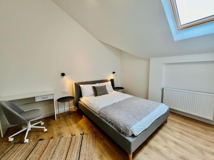 One-Bedroom Apartment photo 1