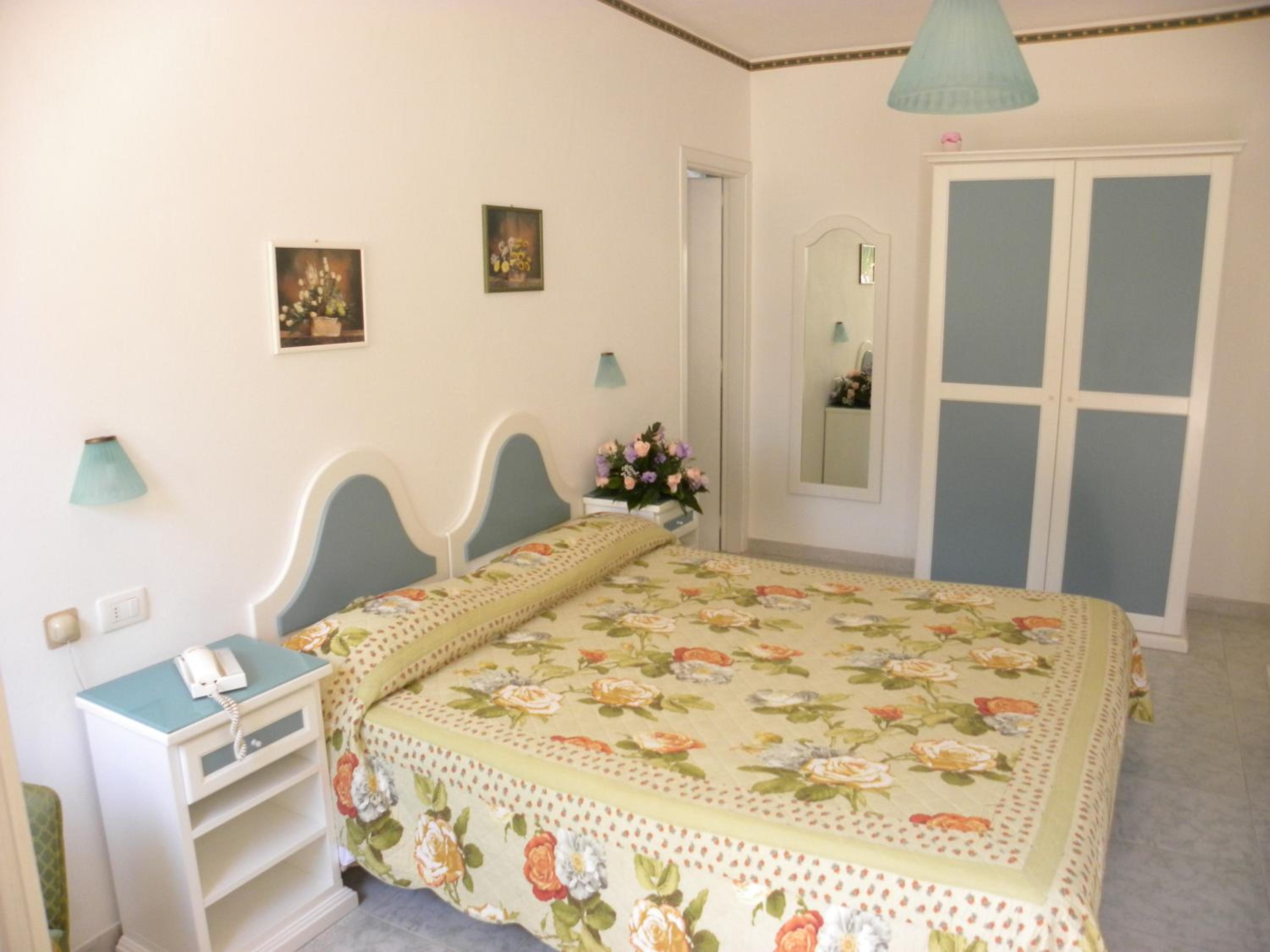 Standard Double or Twin Room - Photo 2