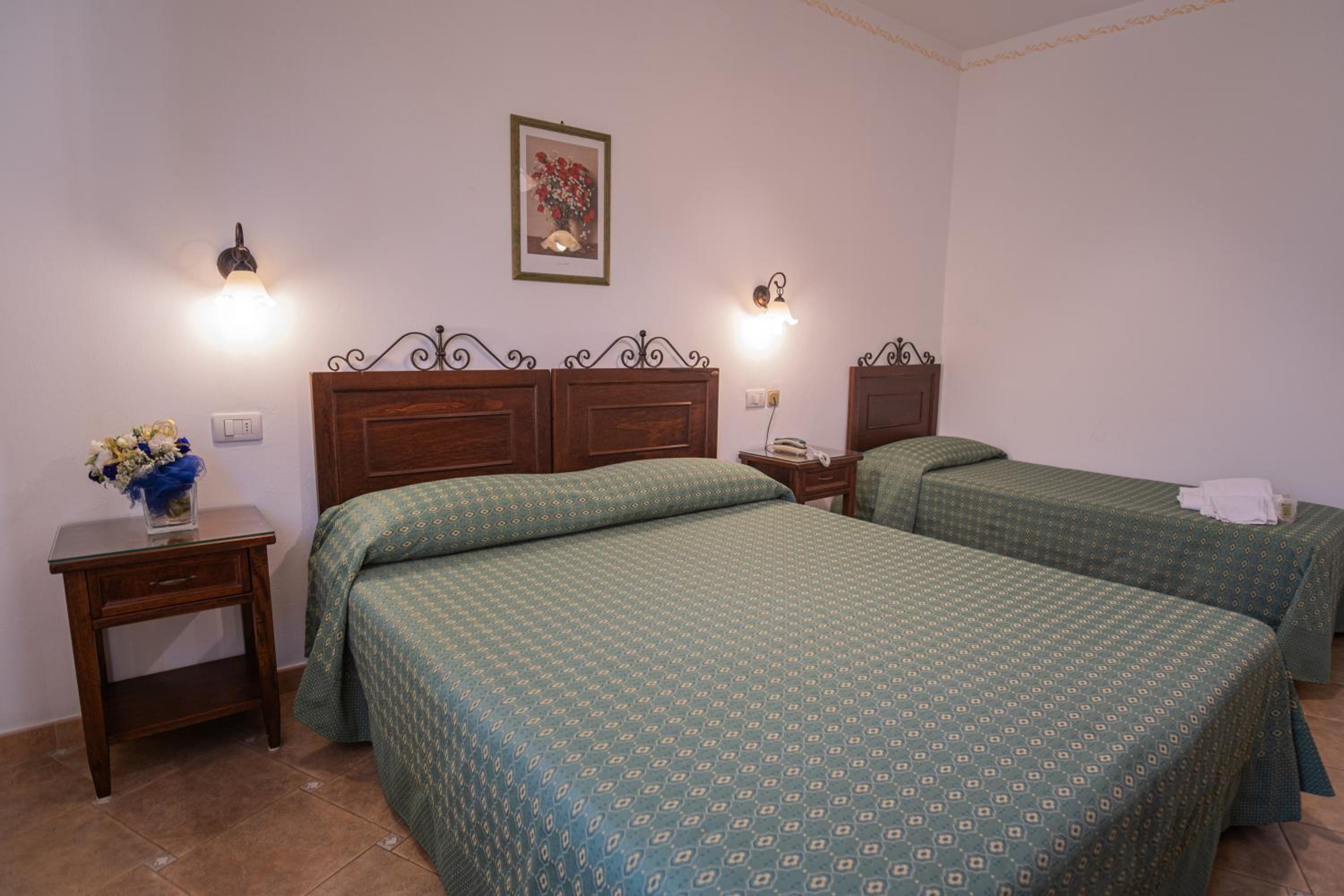 Standard Triple Room - Photo 3