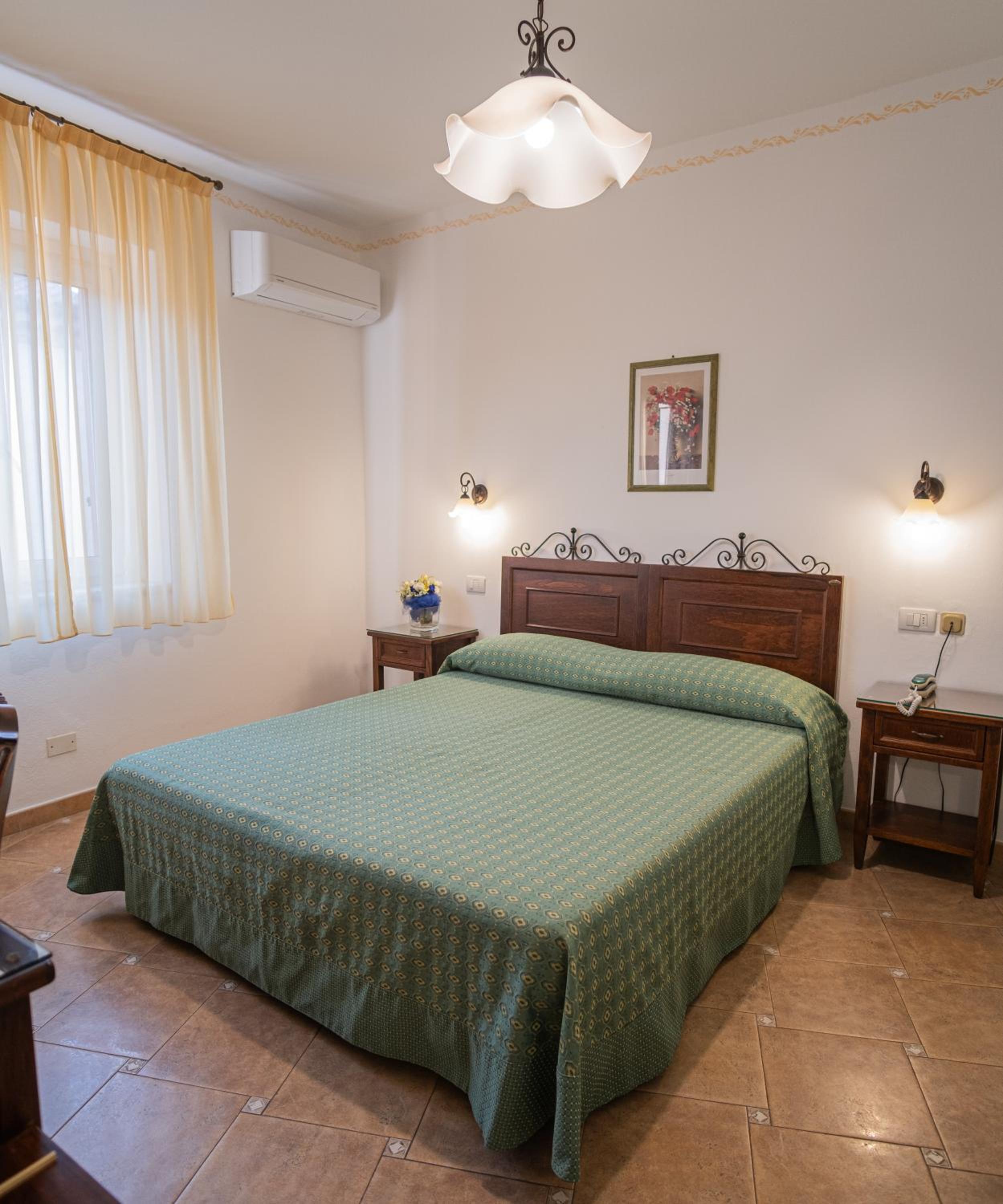 Standard Double or Twin Room - Photo 4