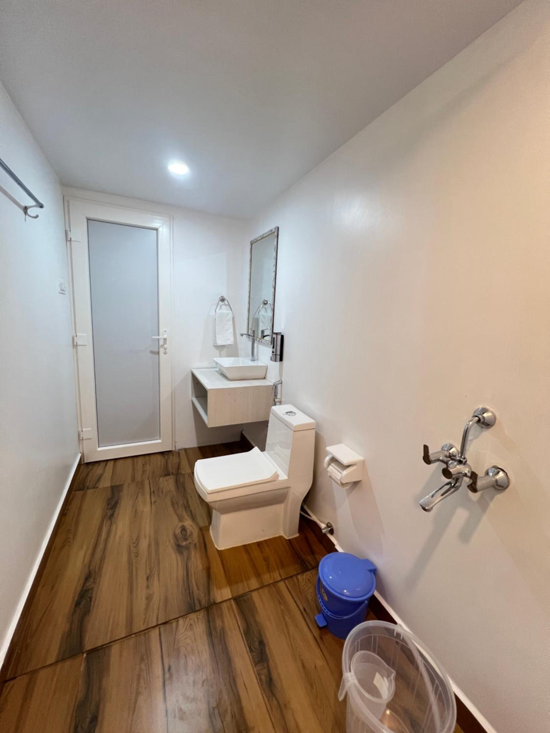 Deluxe Double Room with Balcony photo 3