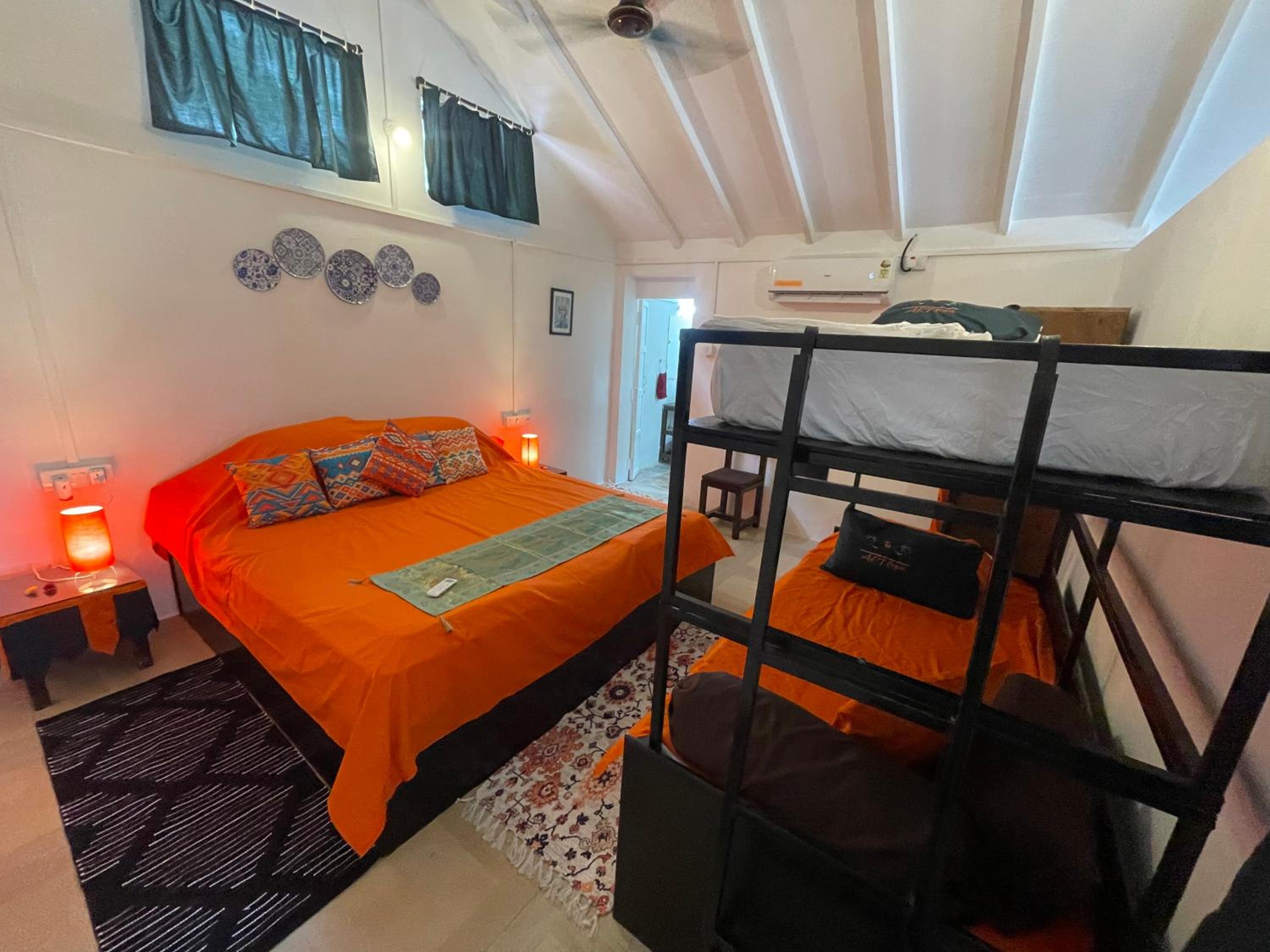 Deluxe Double Room with Side Sea View