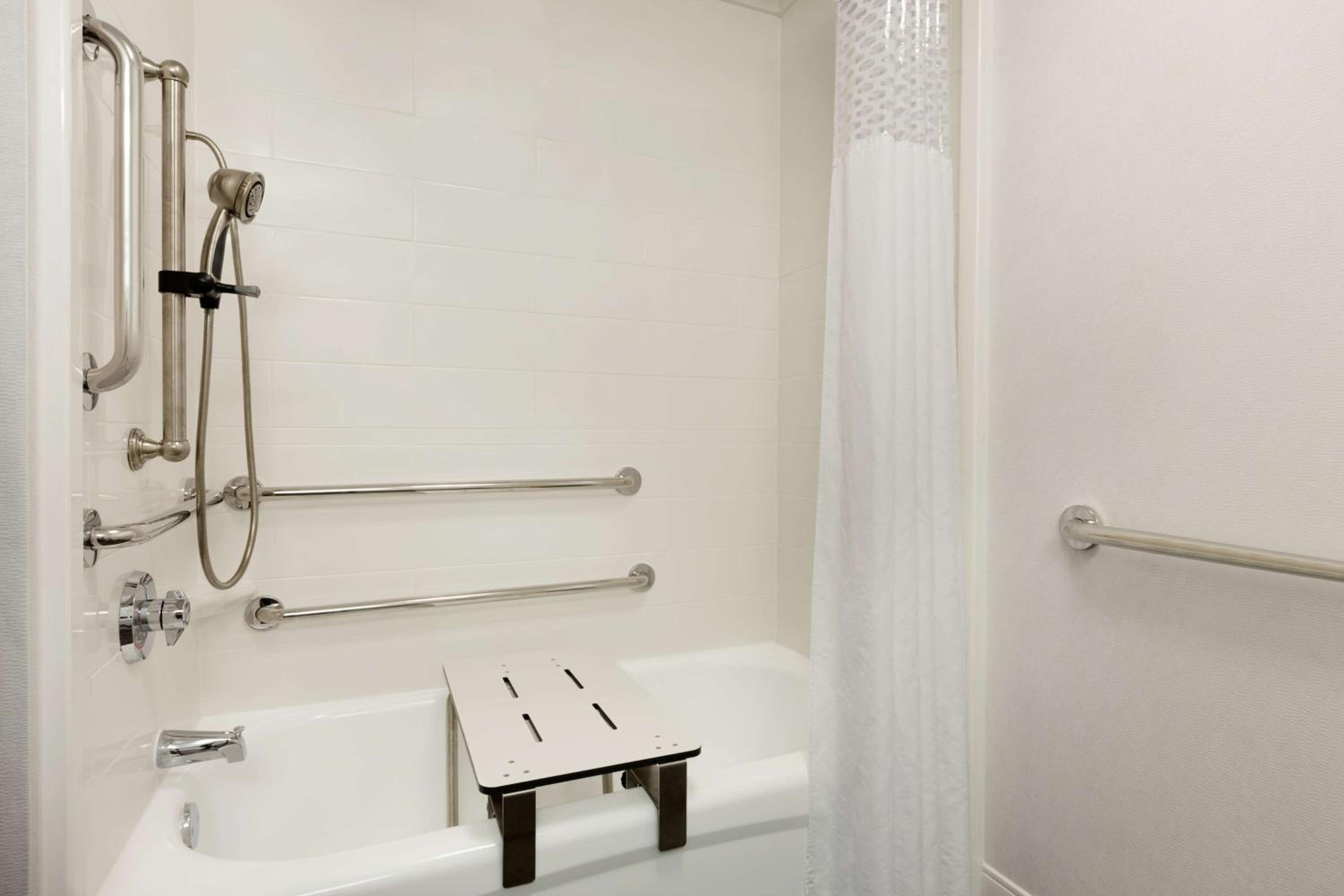 King Room - Mobility Access/Non-Smoking - Photo 4