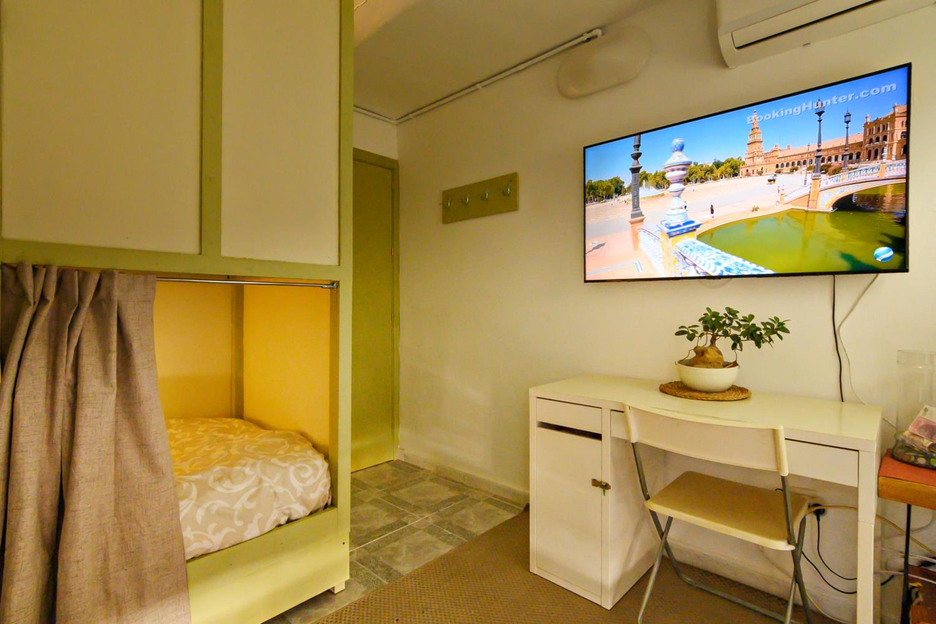 Single Room With Shared Bathroom photo 2