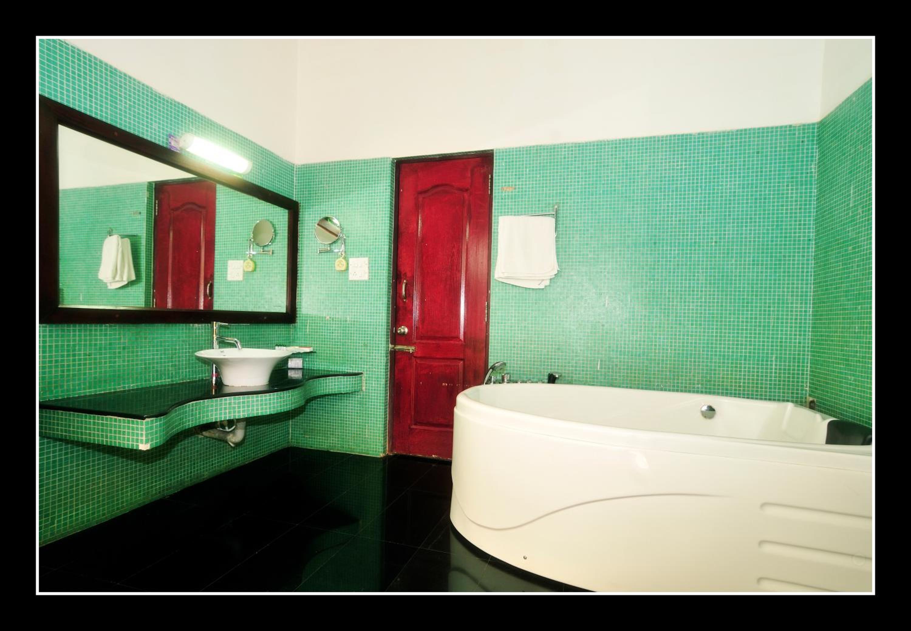 Deluxe Double Room with Shower - Photo 4