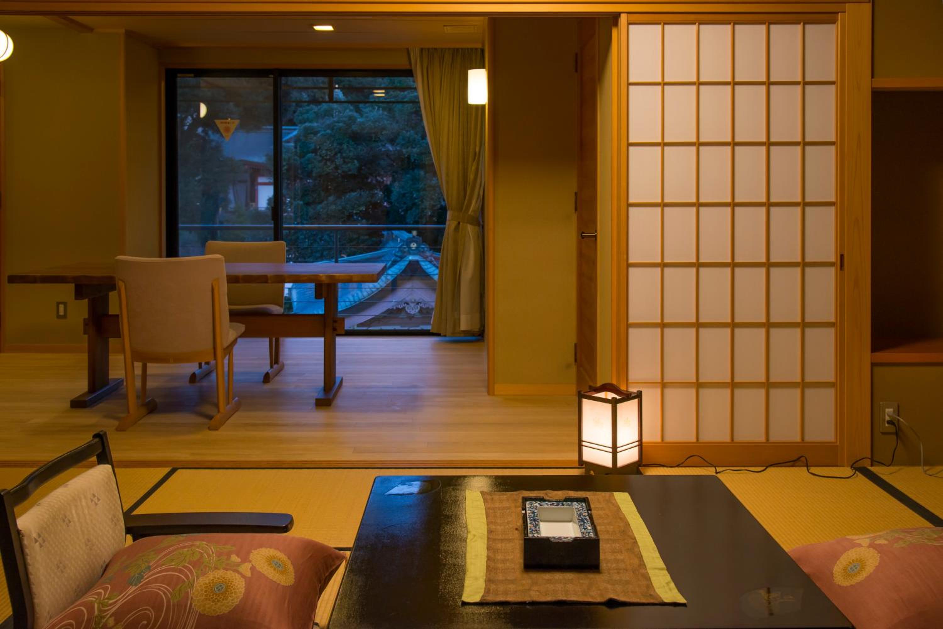 Japanese-Style Family Room with Dining Area photo 1