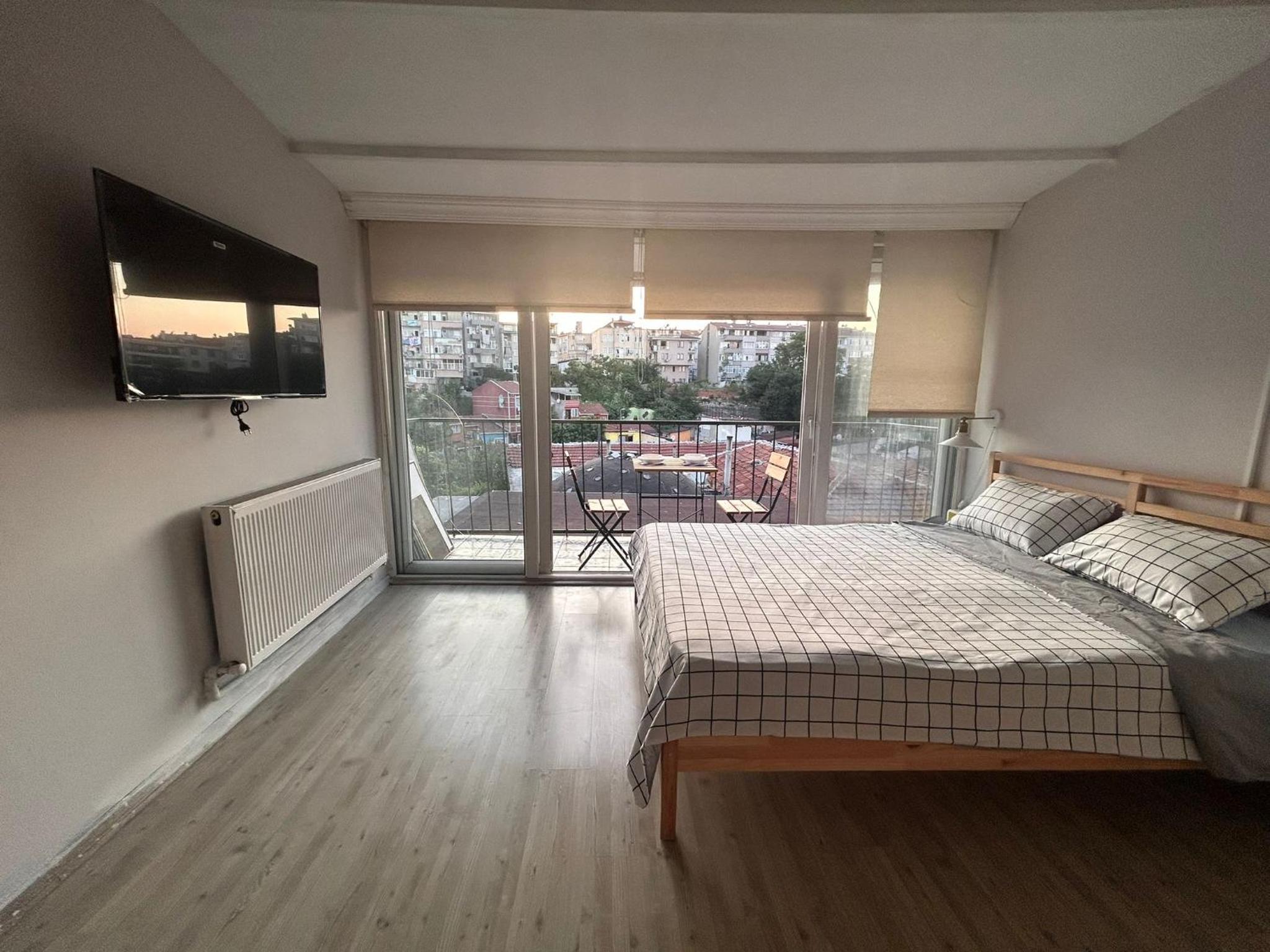One-Bedroom Apartment with Sea View and Balcony photo 1