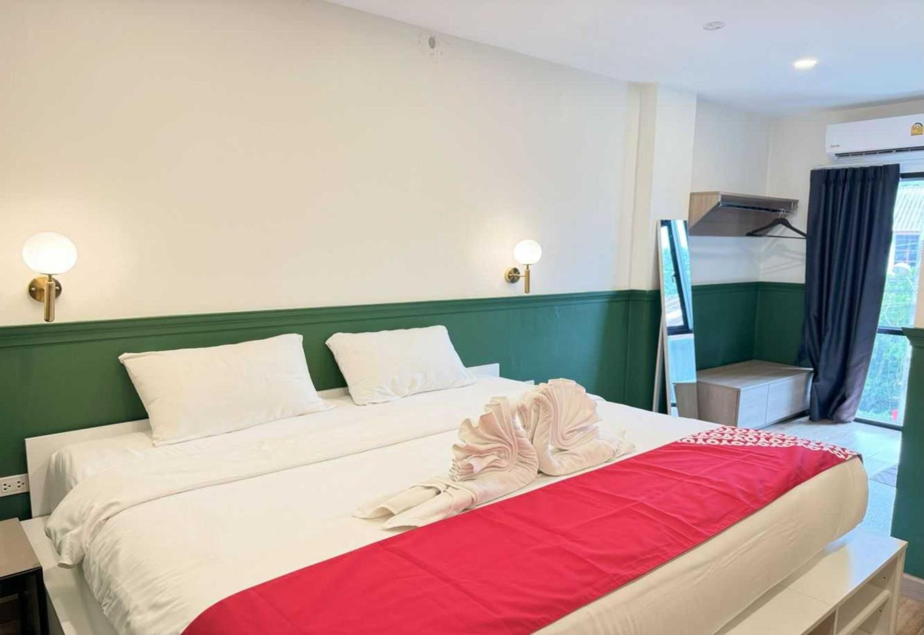 One-Bedroom Suite - Photo 7