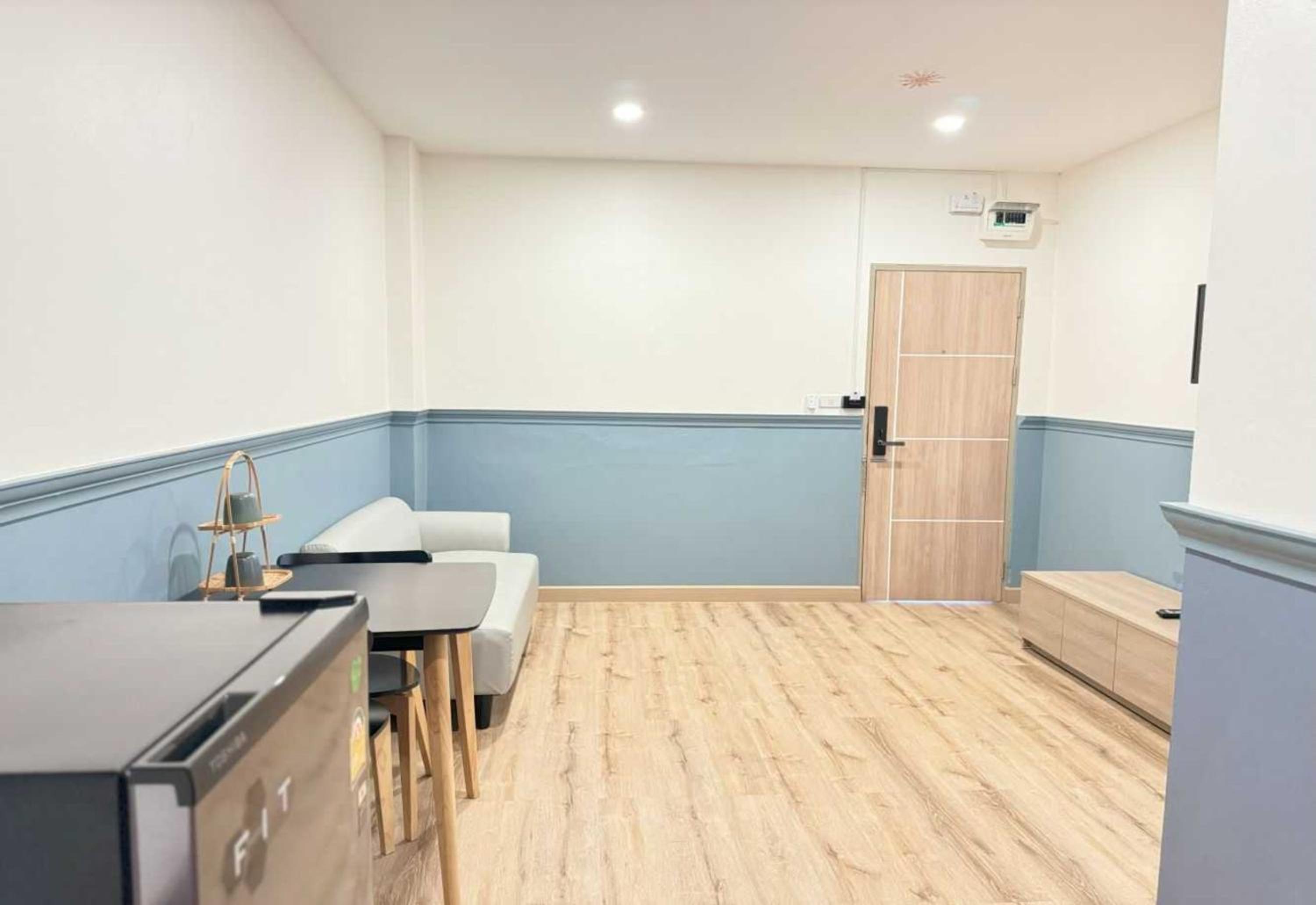One-Bedroom Suite - Photo 6