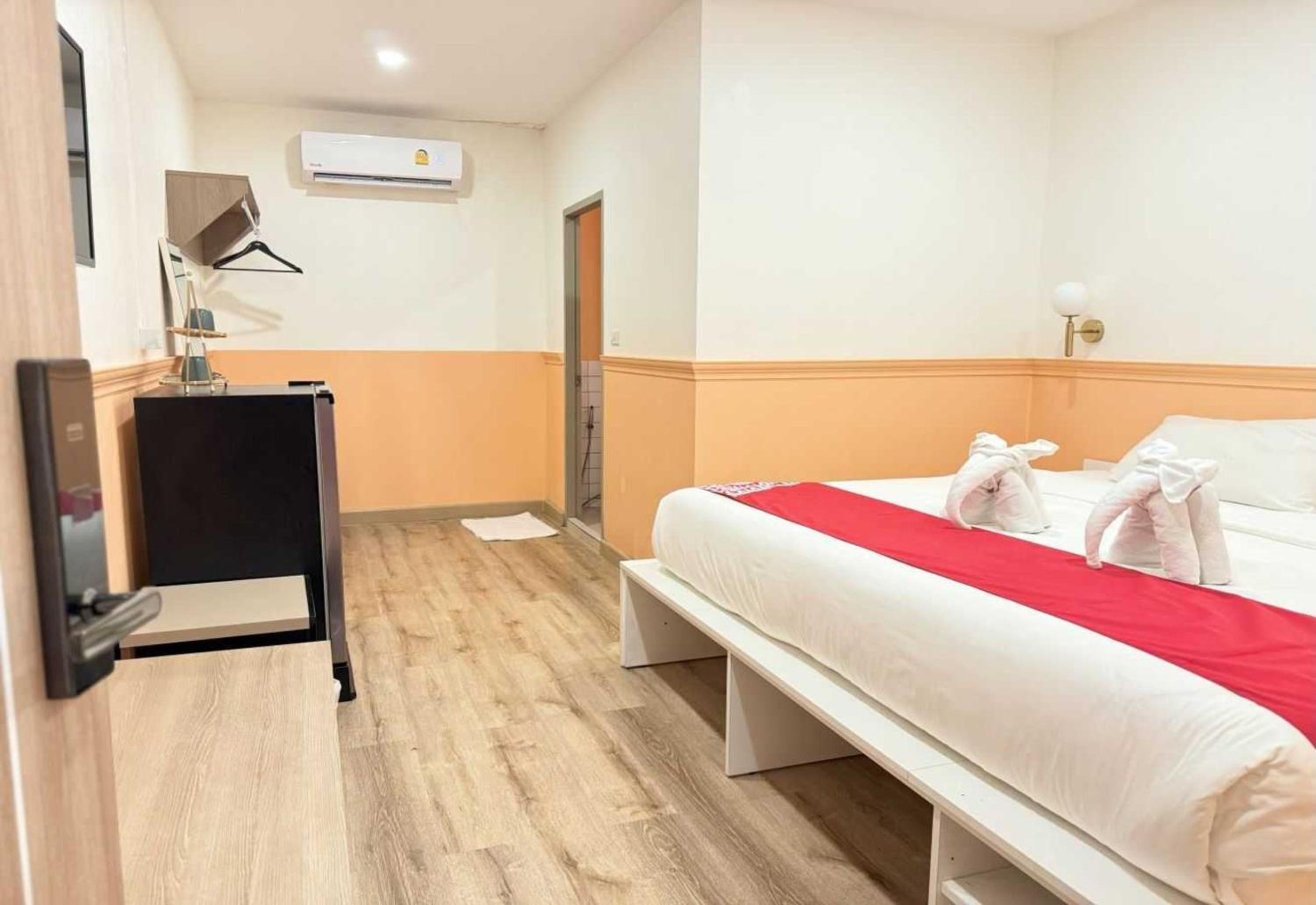 One-Bedroom Suite - Photo 5