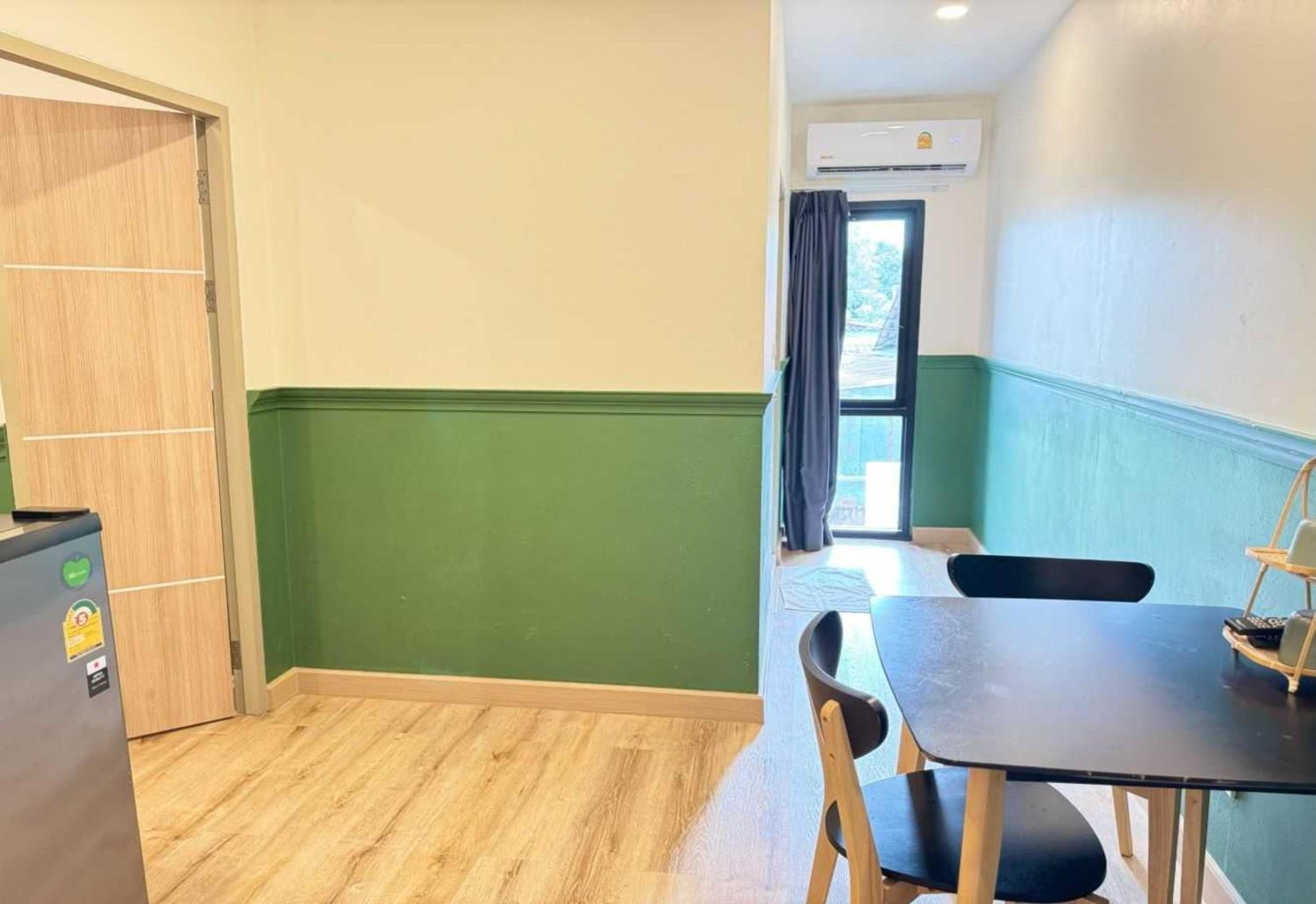 One-Bedroom Suite - Photo 2