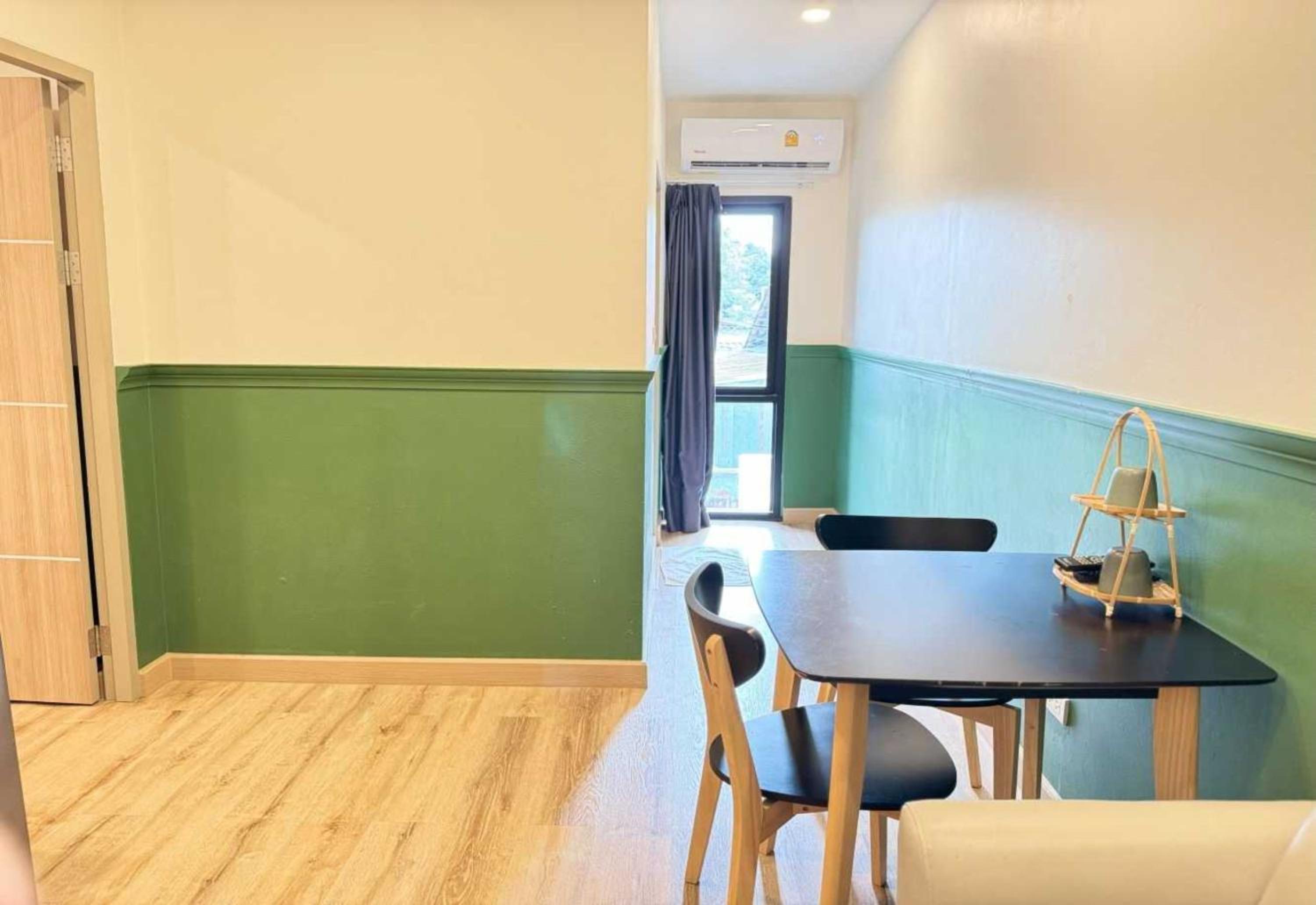 One-Bedroom Suite - Photo 11
