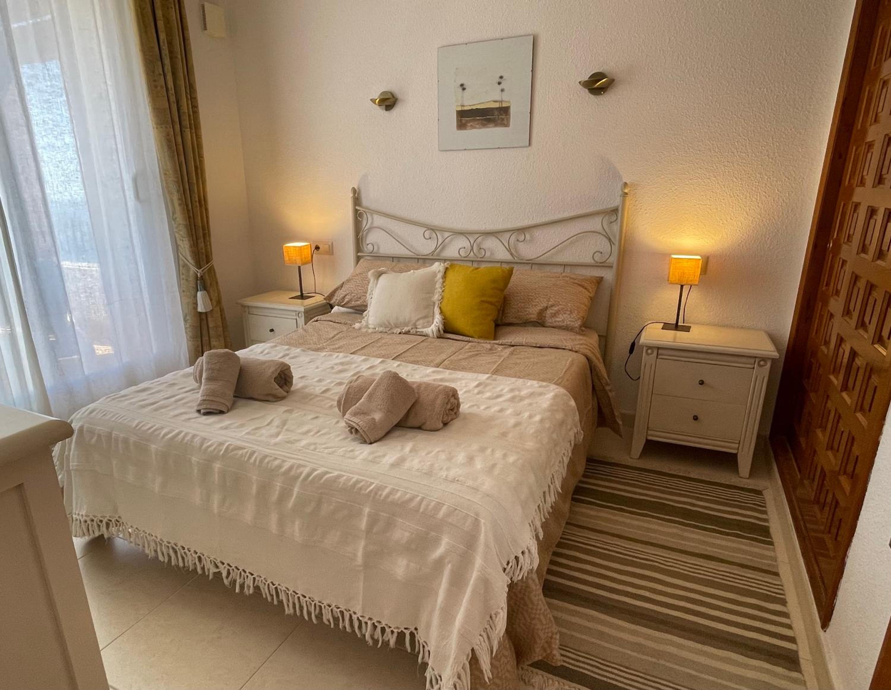 Apartamento de dos habitaciones con terraza y vista al mar