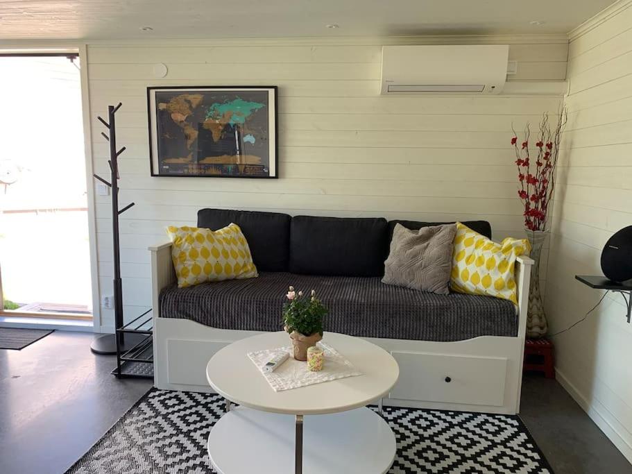 One-Bedroom House photo 1