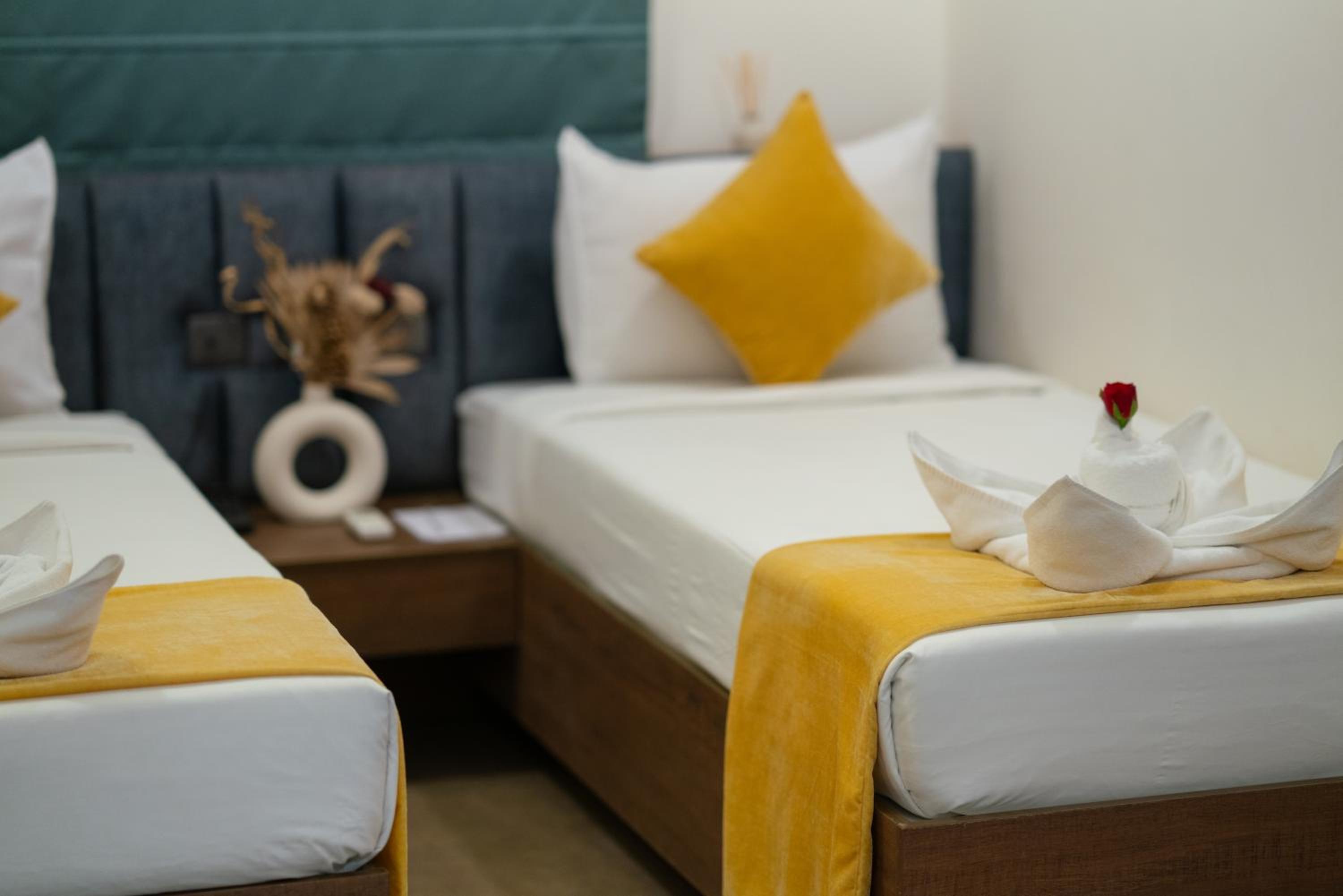 Standard Twin Room - Photo 5