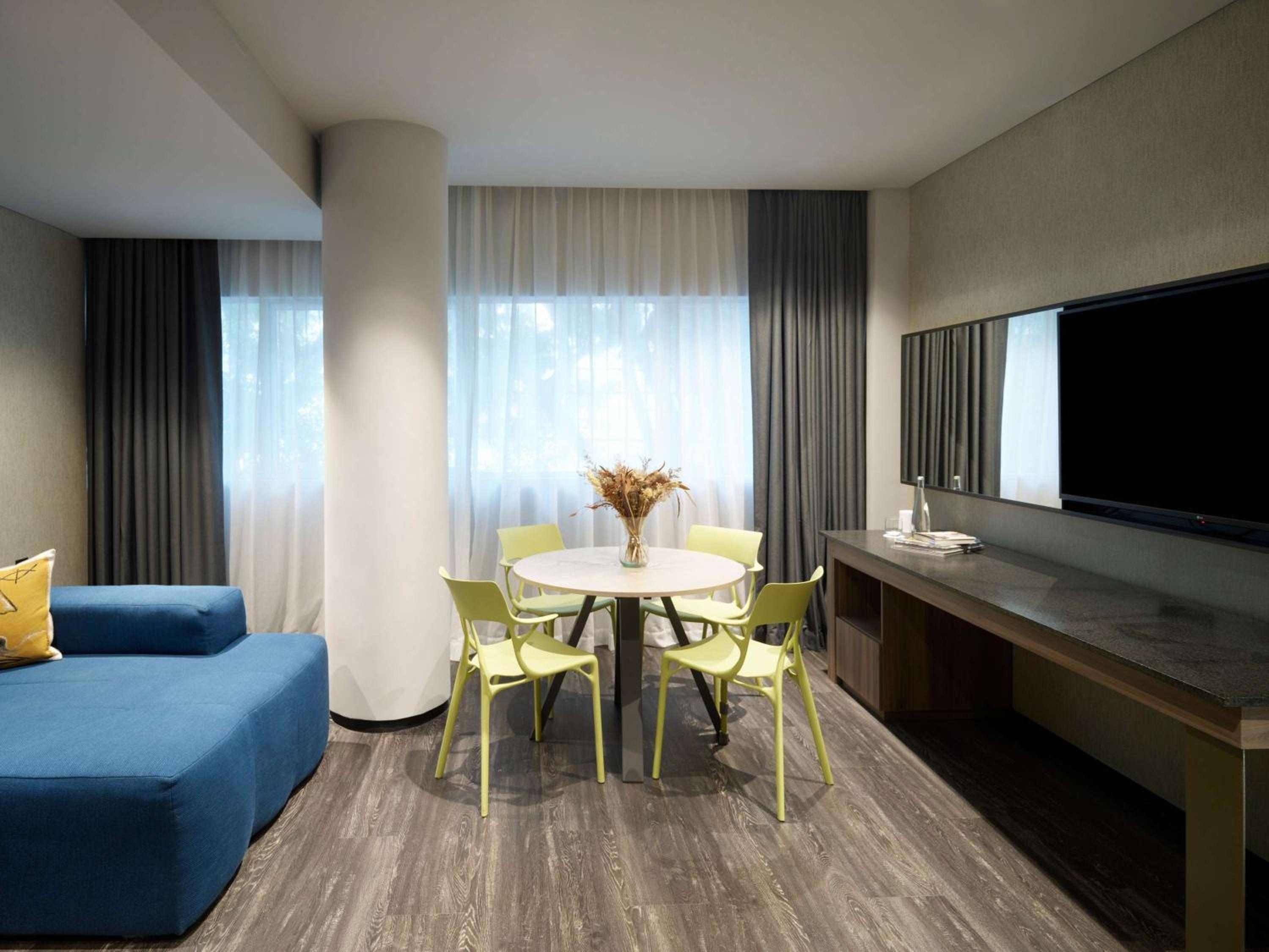 Corner King Suite - Photo 1