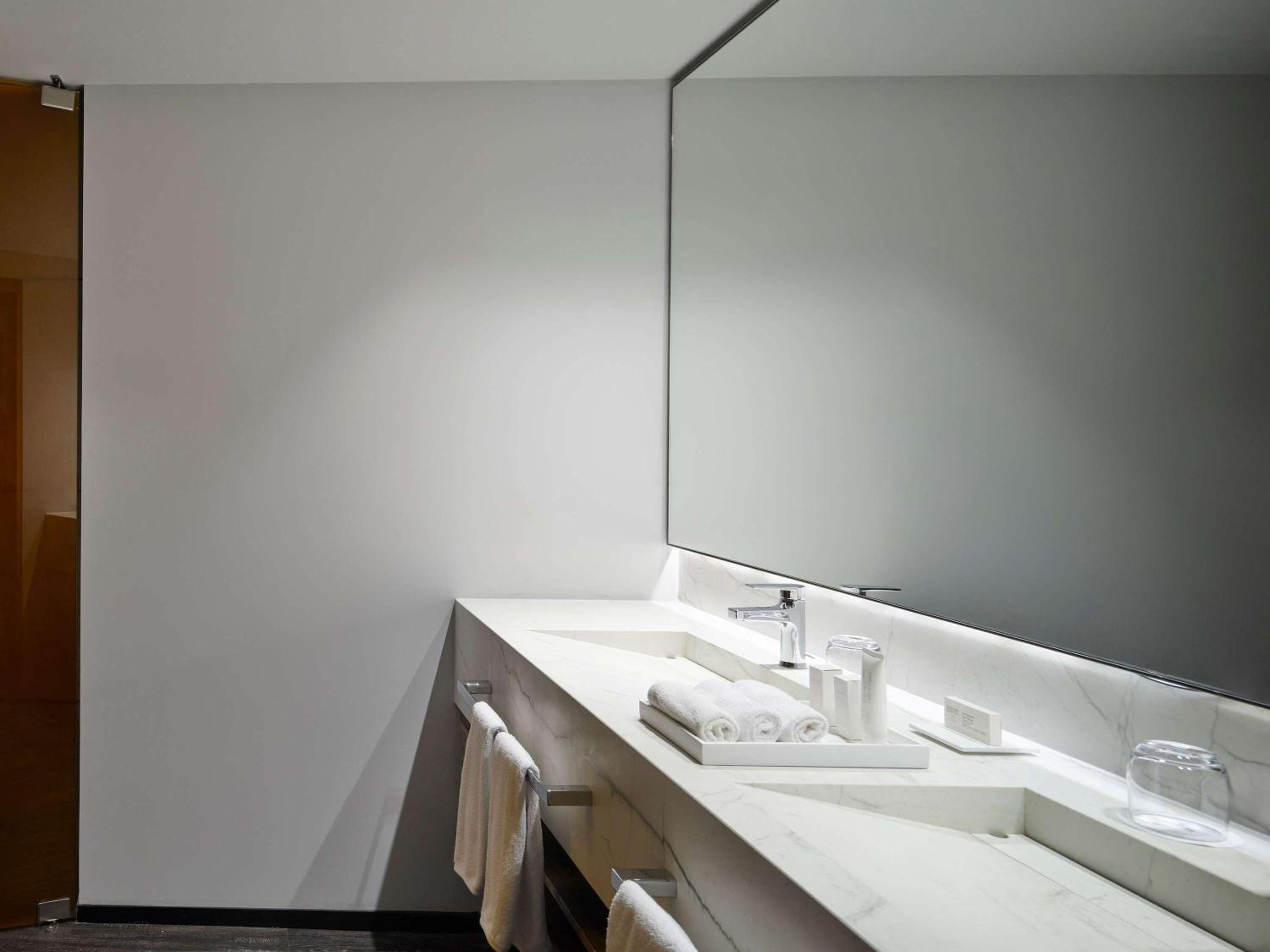 Mondrian King Suite with Terrace - Photo 11