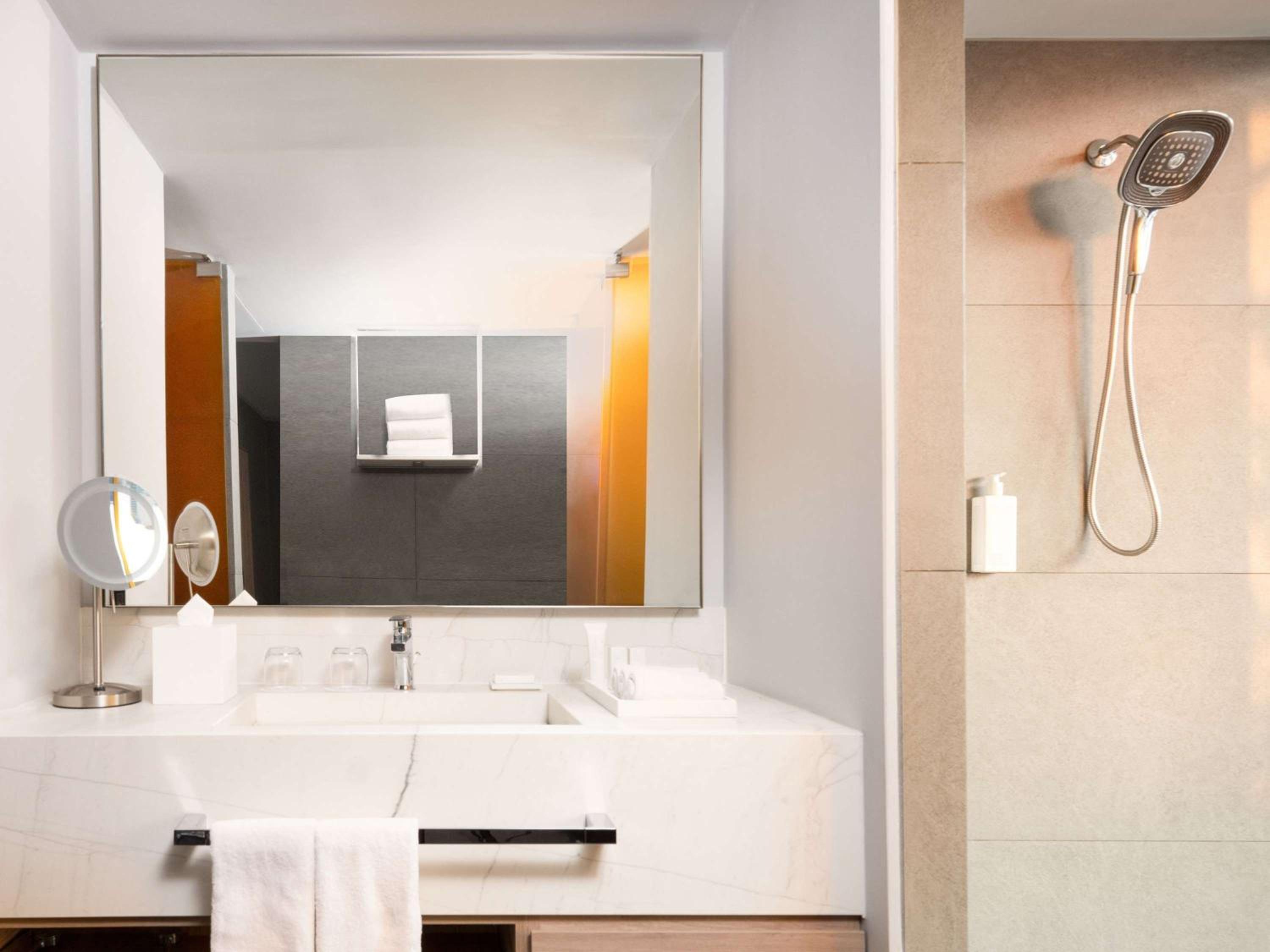 Superior King Suite with Terrace - Photo 14
