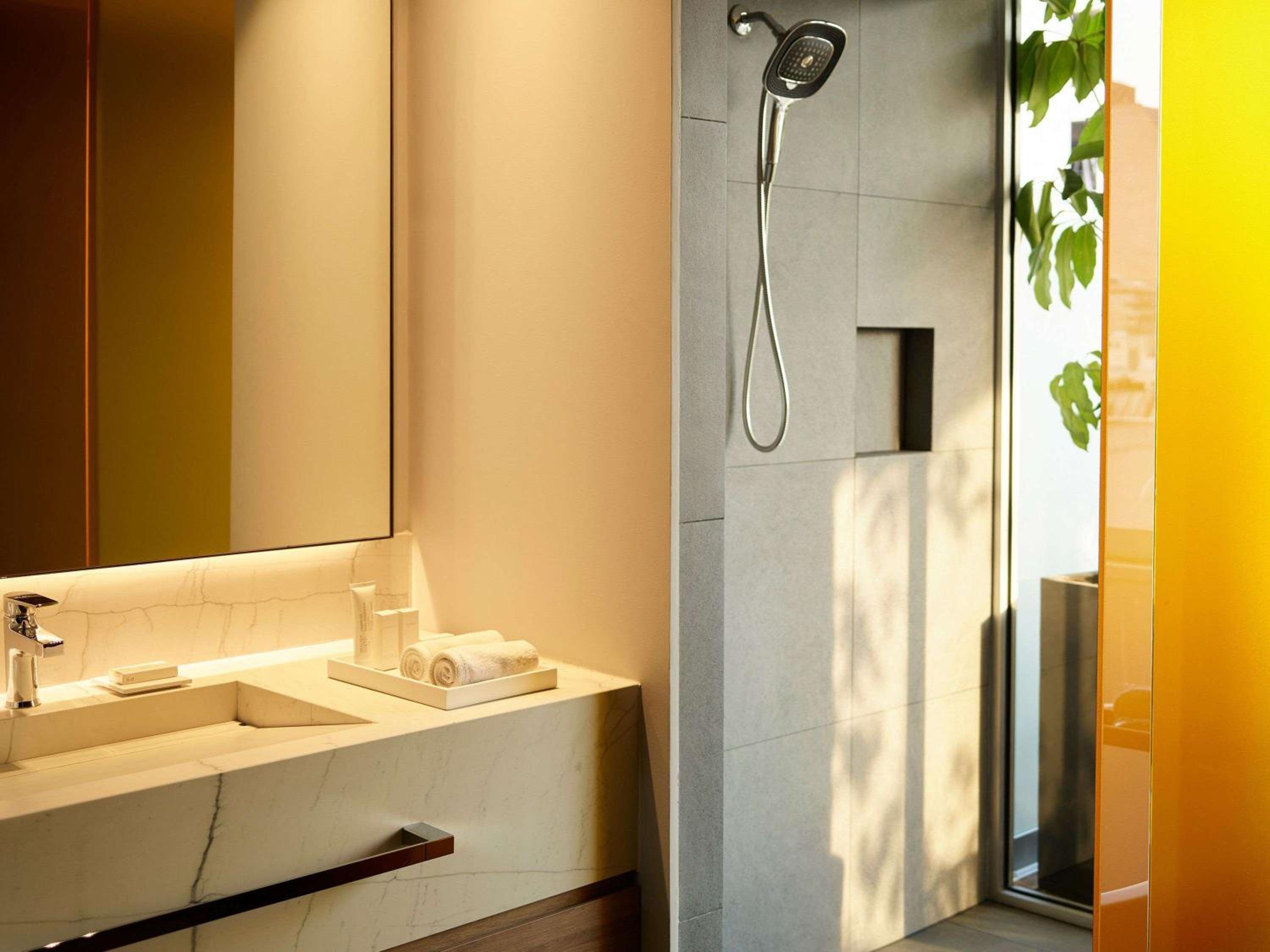 Superior King Suite with Terrace - Photo 13