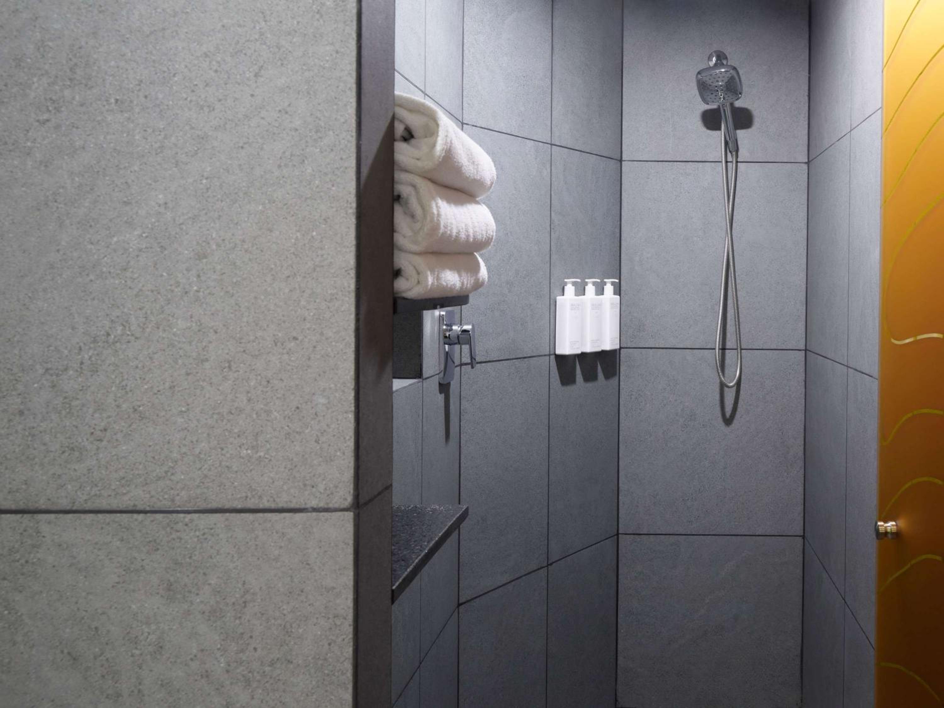 Mondrian King Suite with Terrace - Photo 8