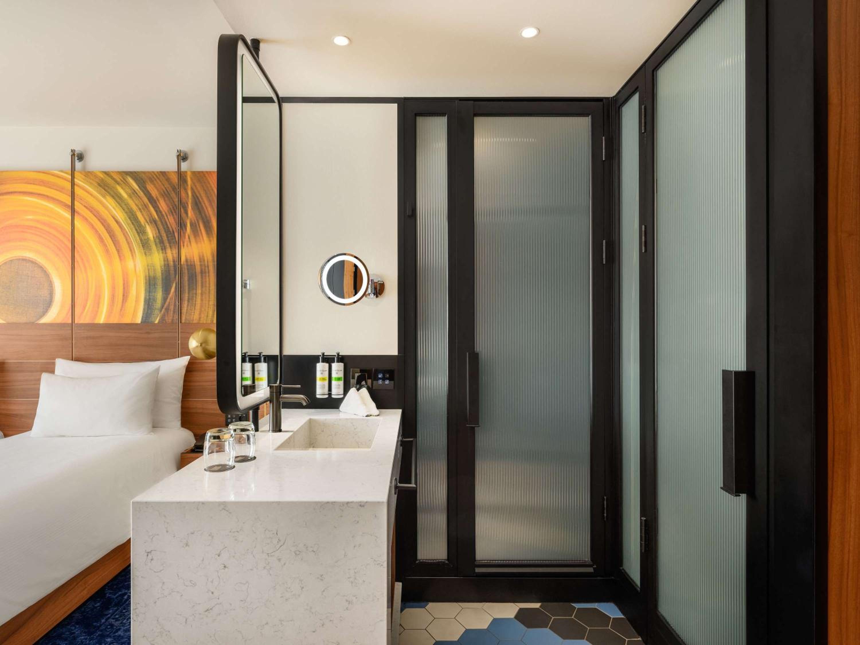 Deluxe Twin Room - Photo 8
