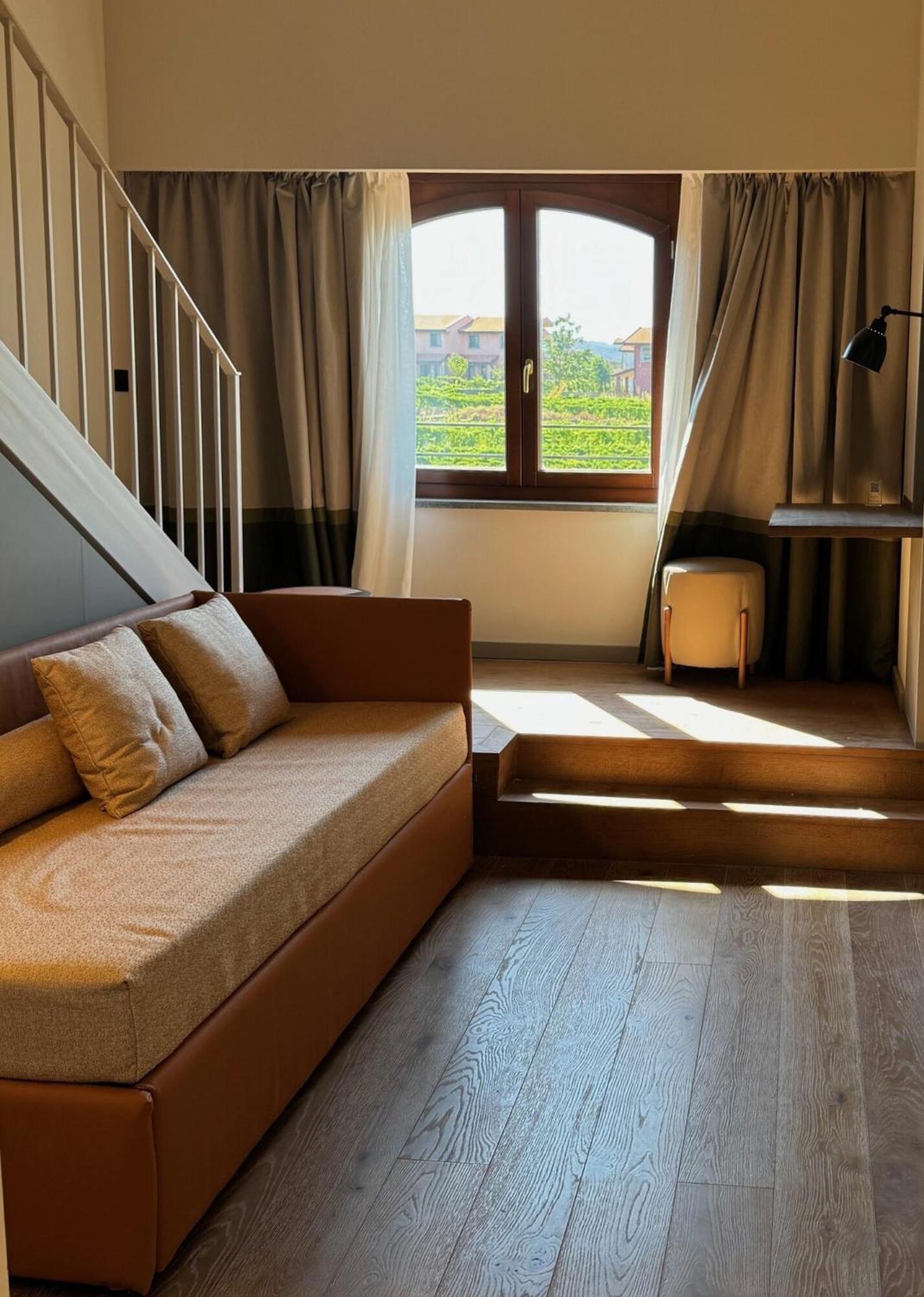 Superior Double Room thumbnail 5