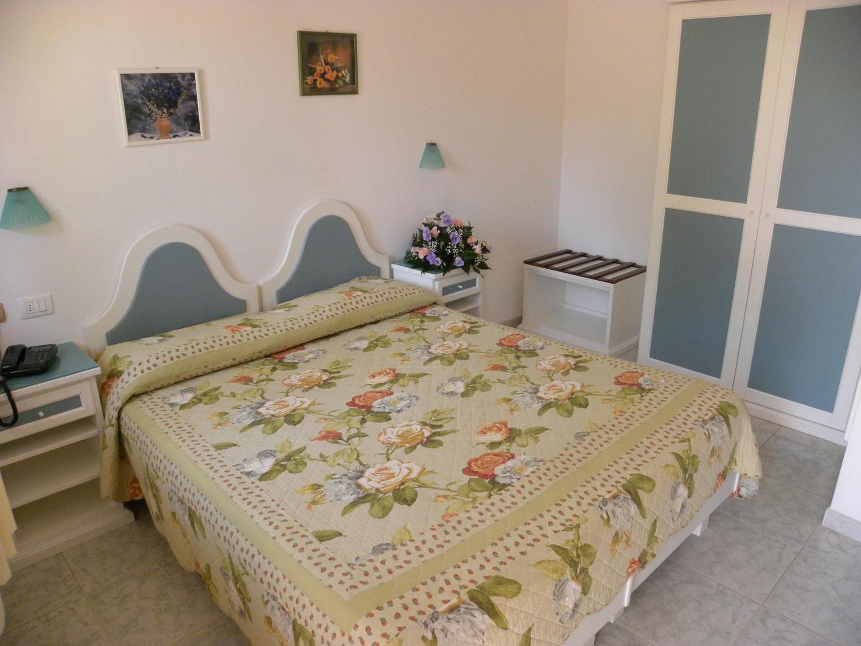 Standard Double or Twin Room - Photo 6