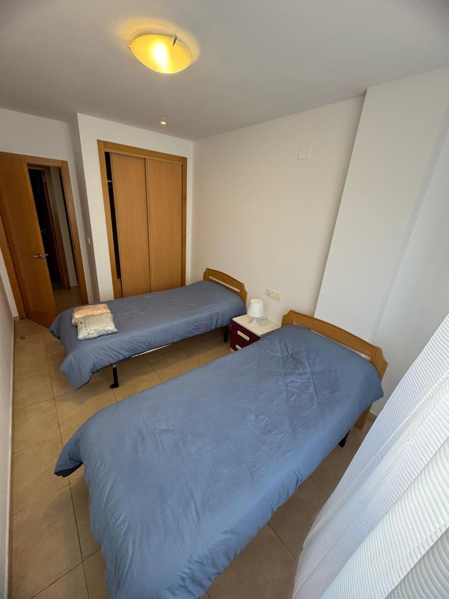 Apartamento de tres habitaciones con balcón