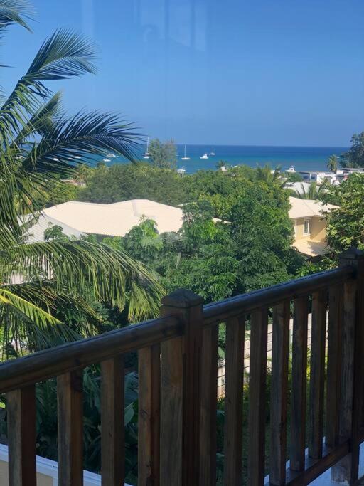 Two-Bedroom Apartment with Sea View photo 2