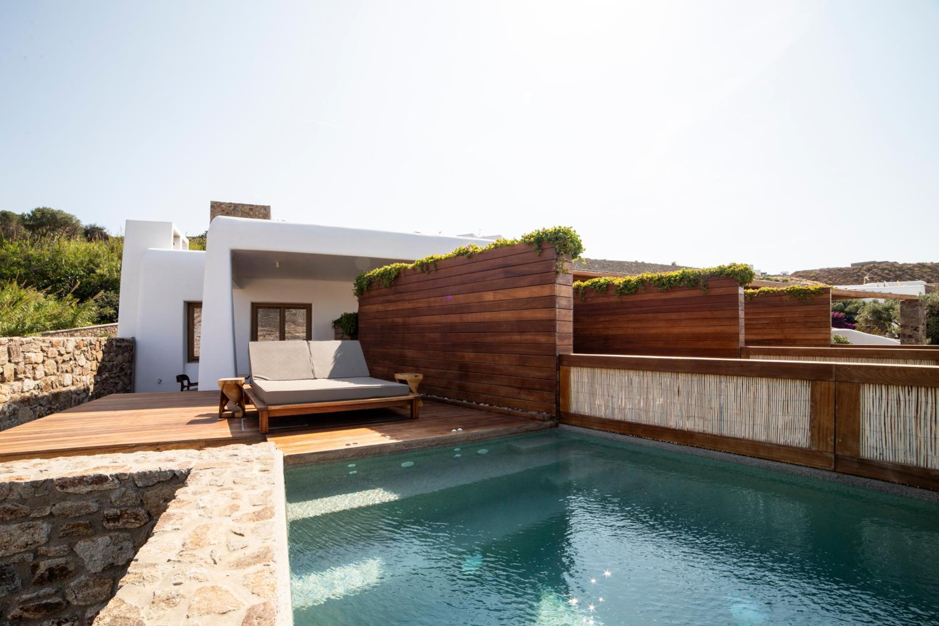 Superior Suite with Private Pool & Sea View - Photo 4