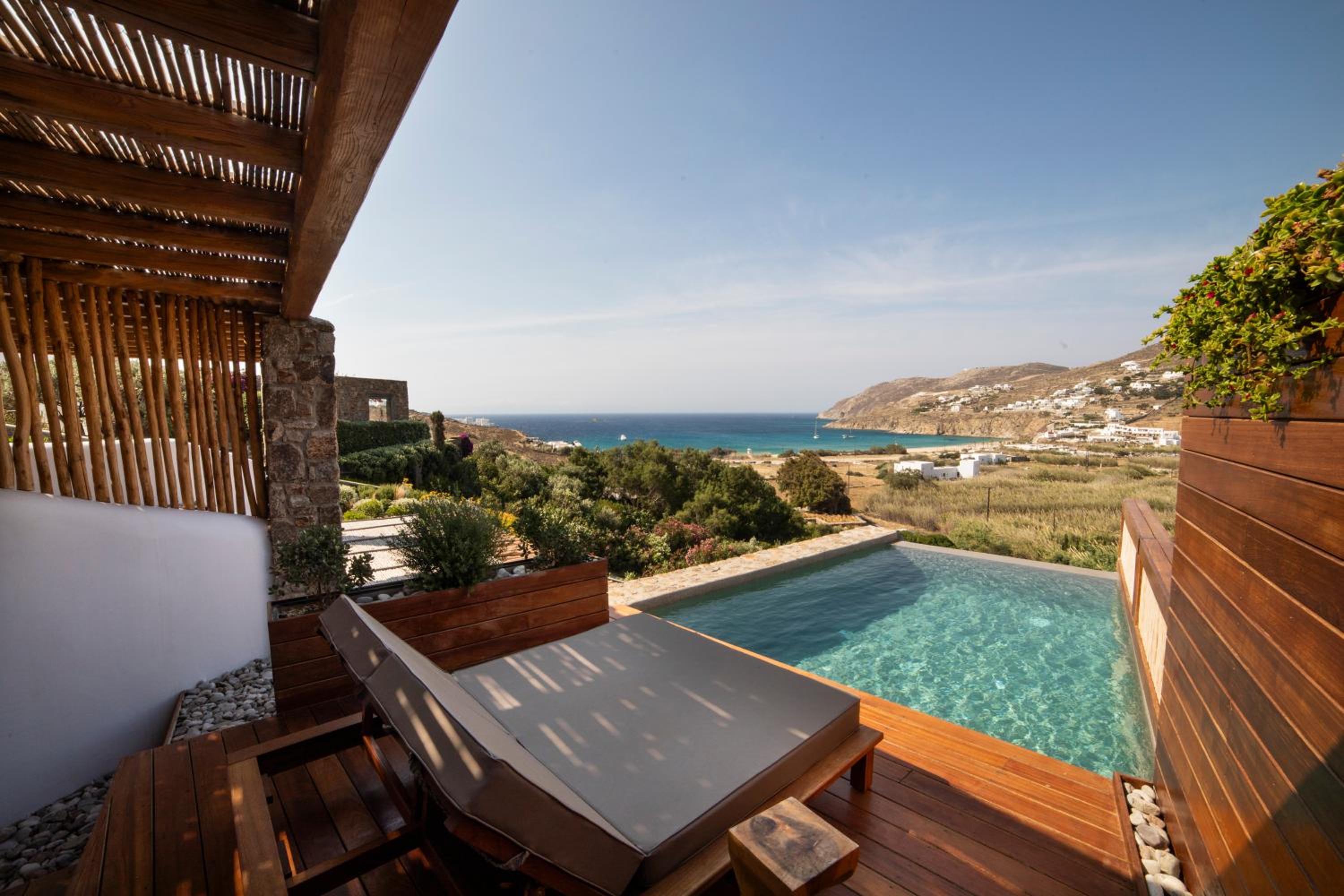 Superior Suite with Private Pool & Sea View - Photo 5