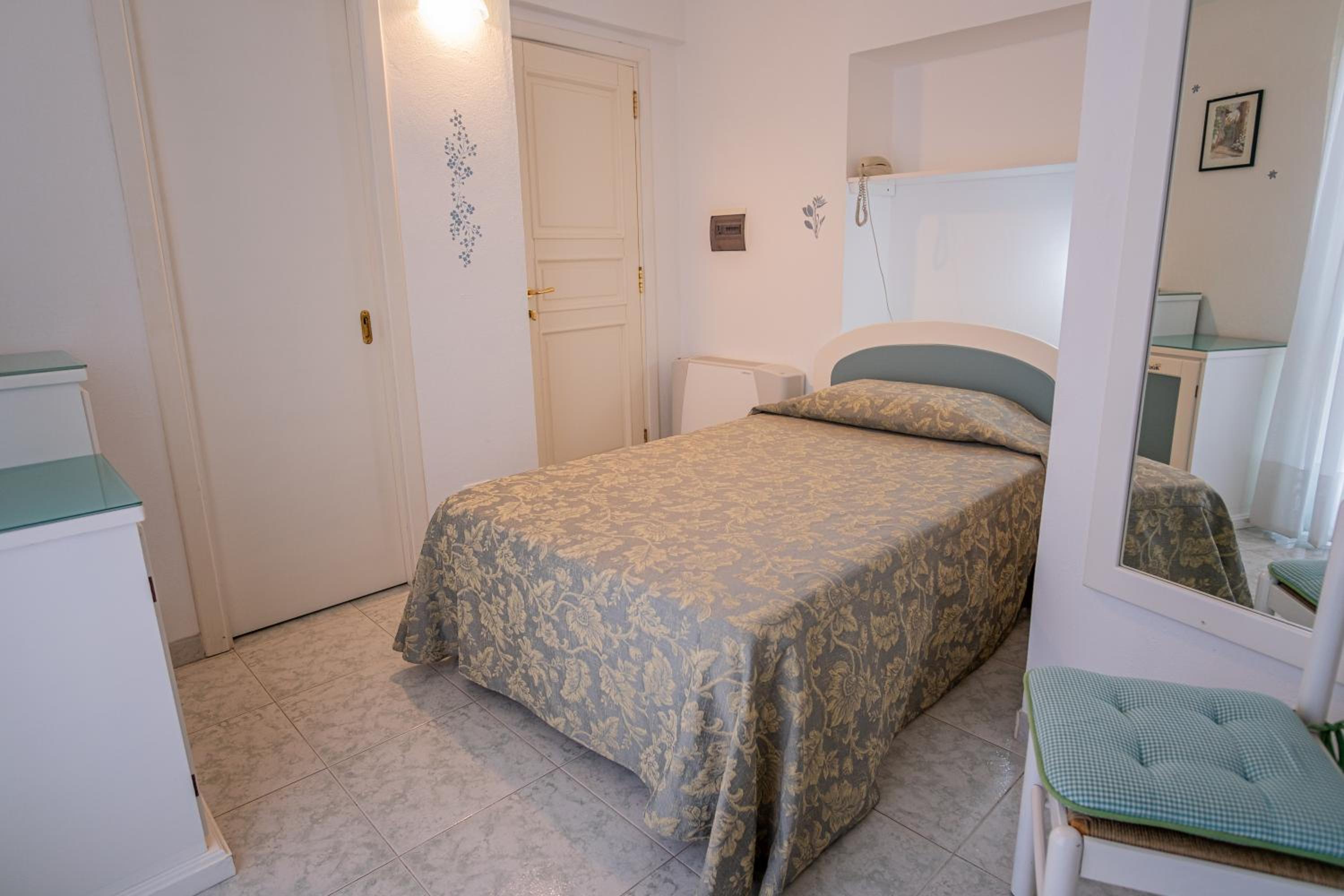 Standard Single Room - Photo 1