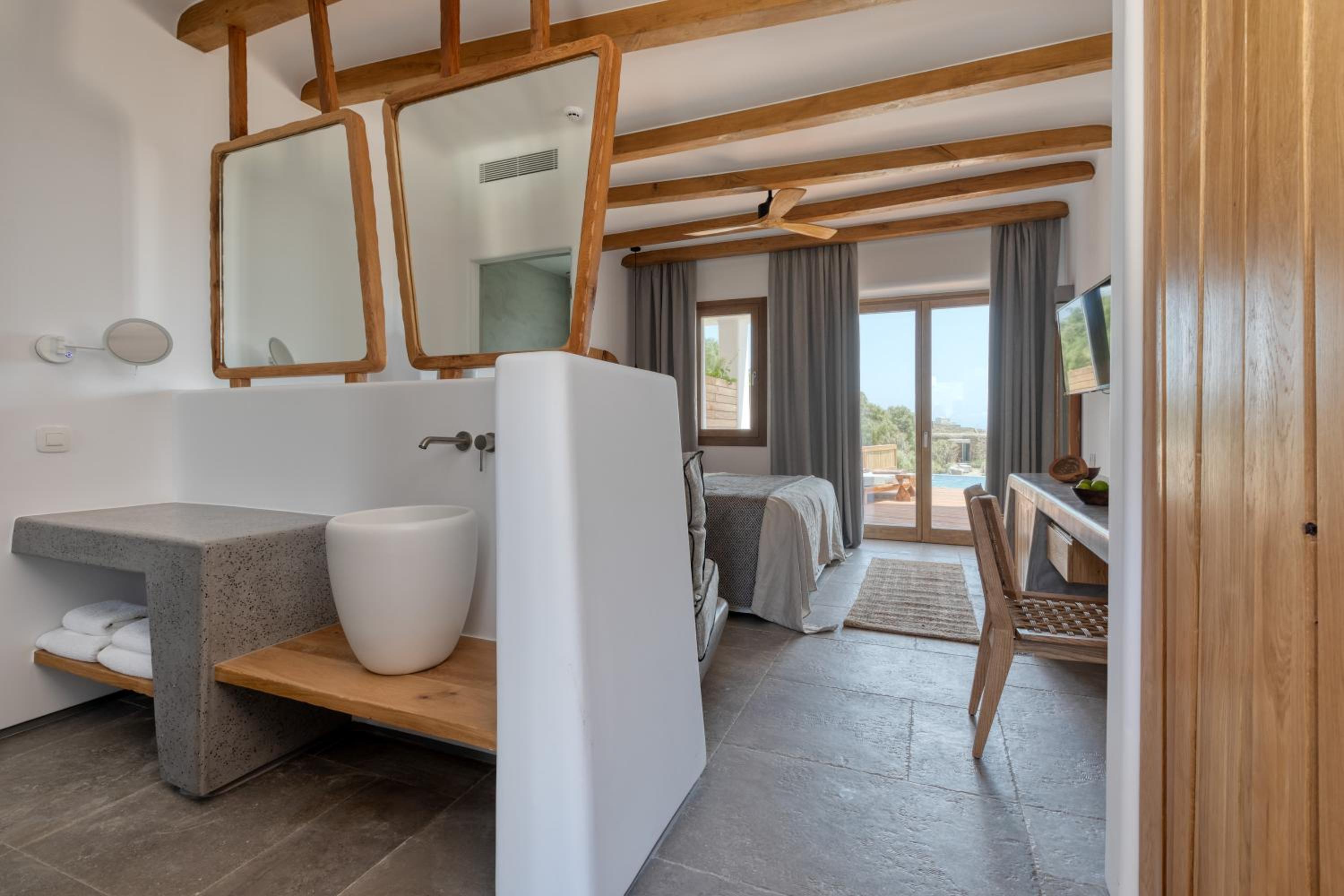Premium Corner Suite with Private Pool & Sea View - Photo 3