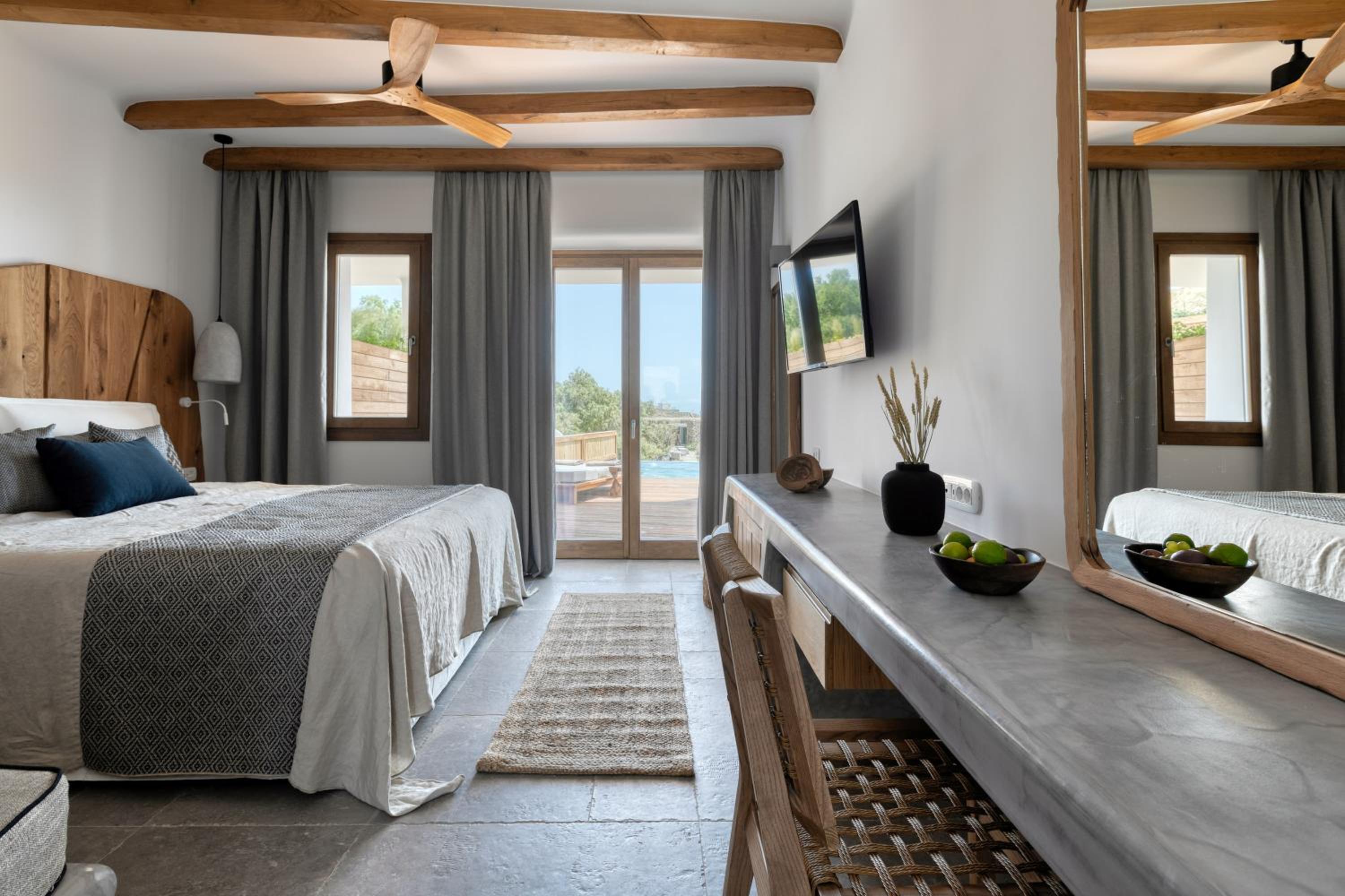 Premium Corner Suite with Private Pool & Sea View - Photo 15