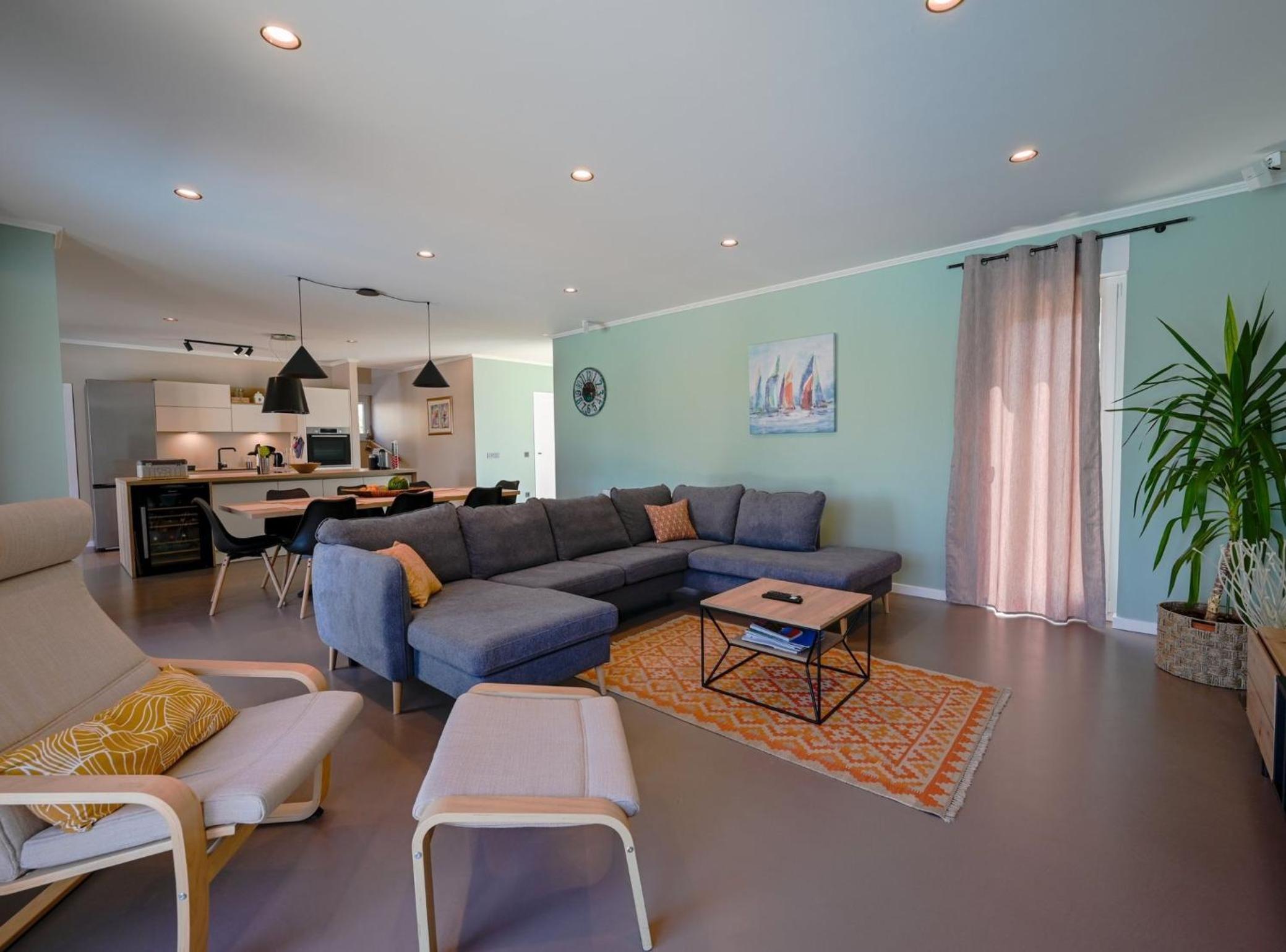 Four Bedroom photo 1