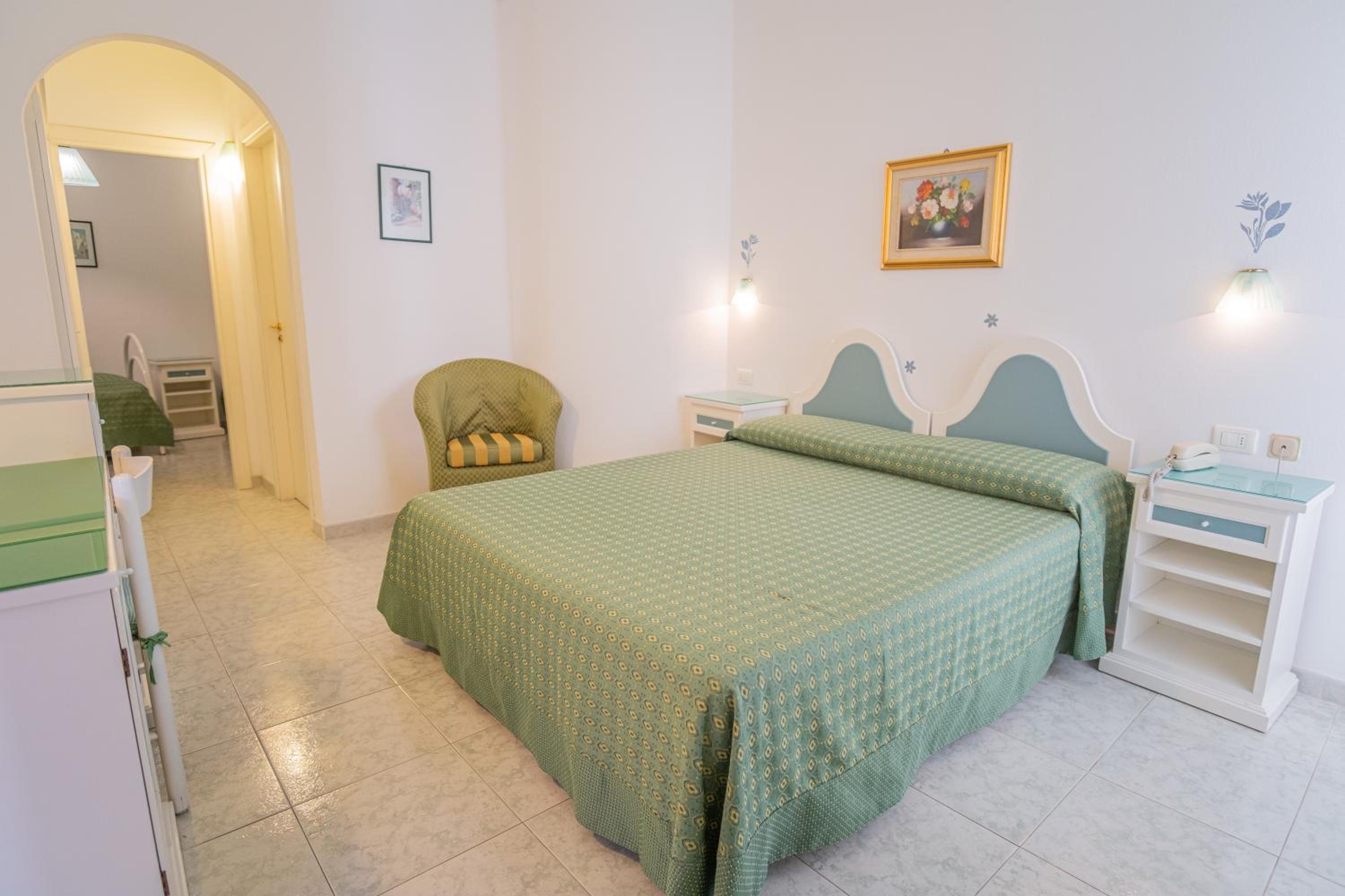 Standard Quadruple Room - Photo 3