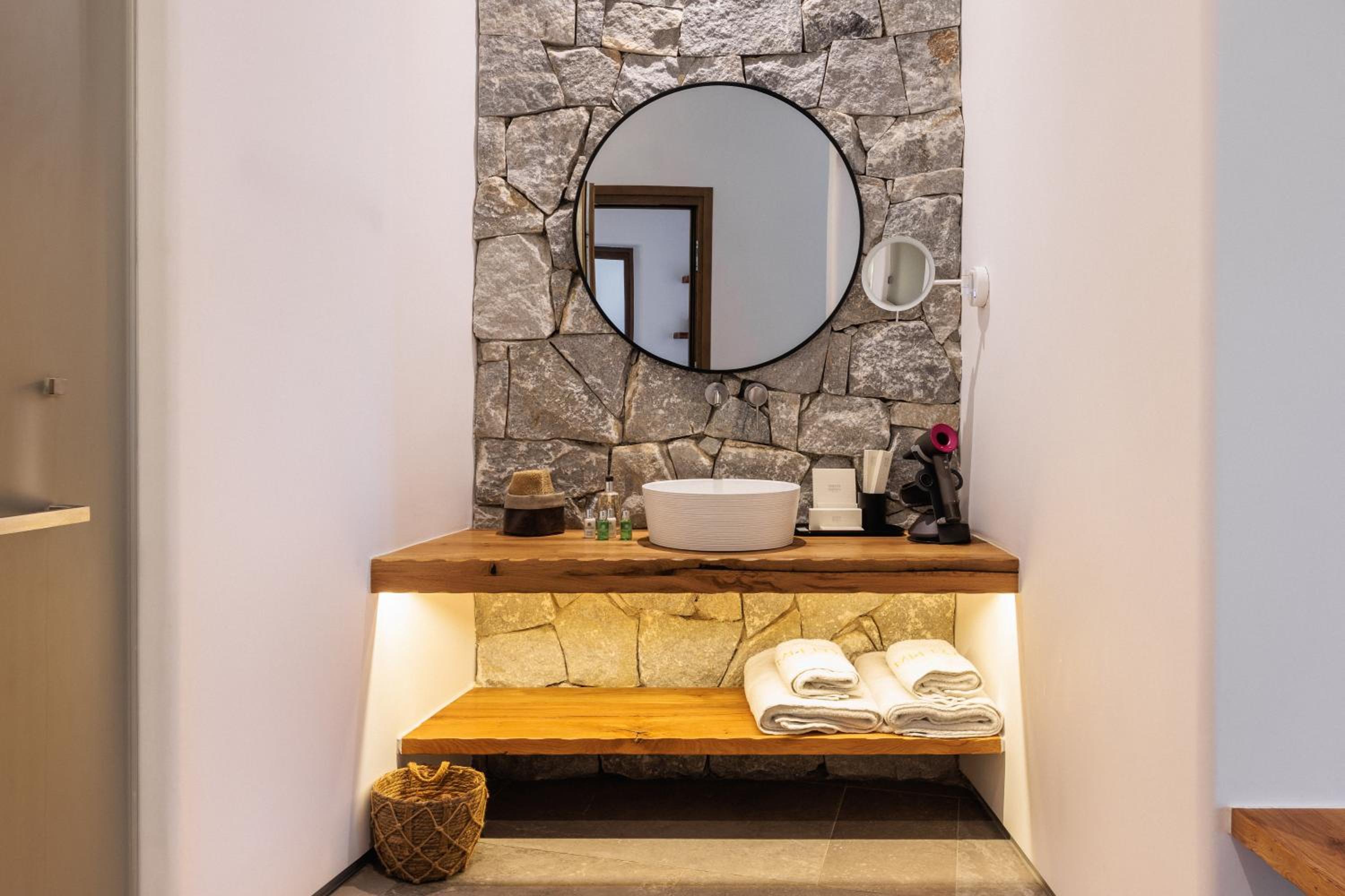 Villa with Private Pool & Sea View - Photo 2