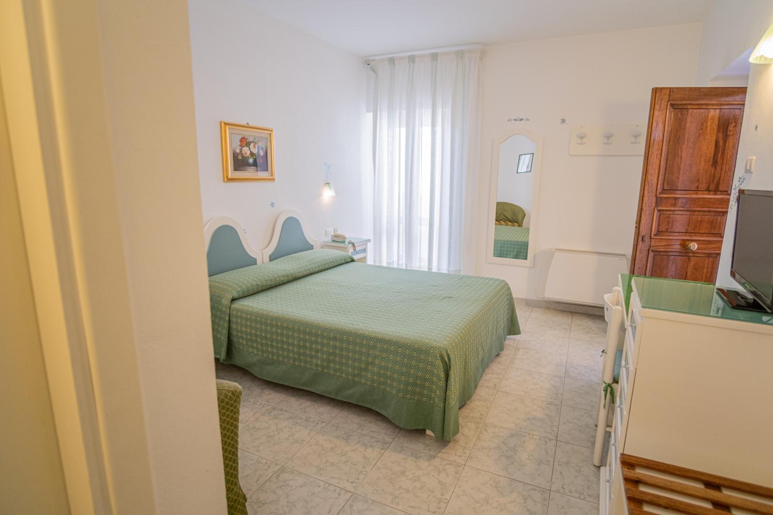 Standard Quadruple Room - Photo 2