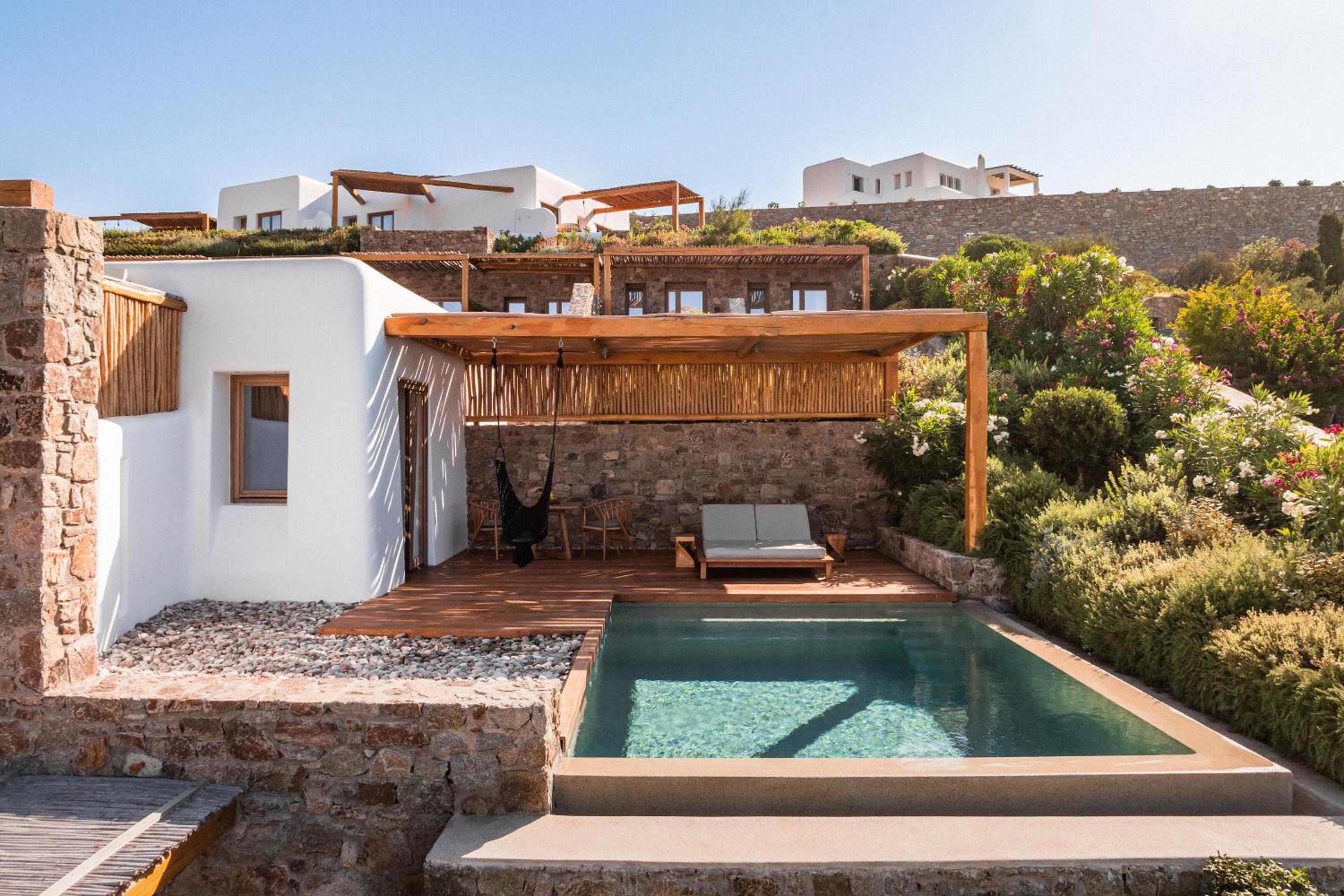 Premium Corner Suite with Private Pool & Sea View - Photo 12