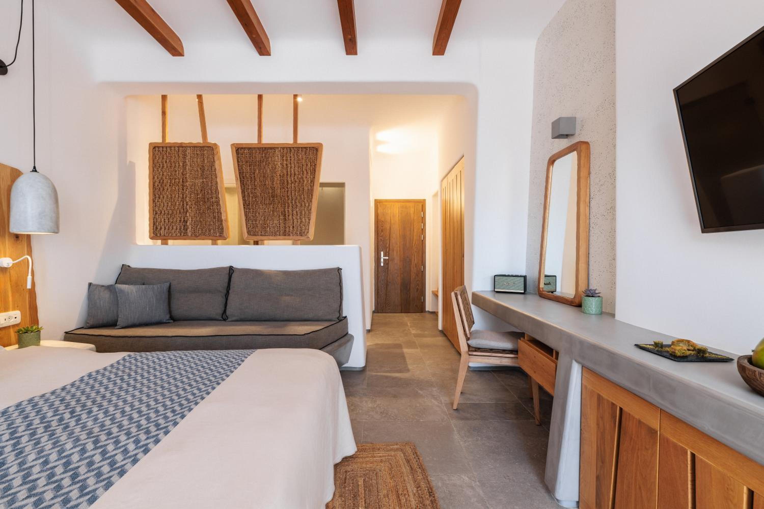 Superior Suite with Private Pool & Sea View - Photo 8