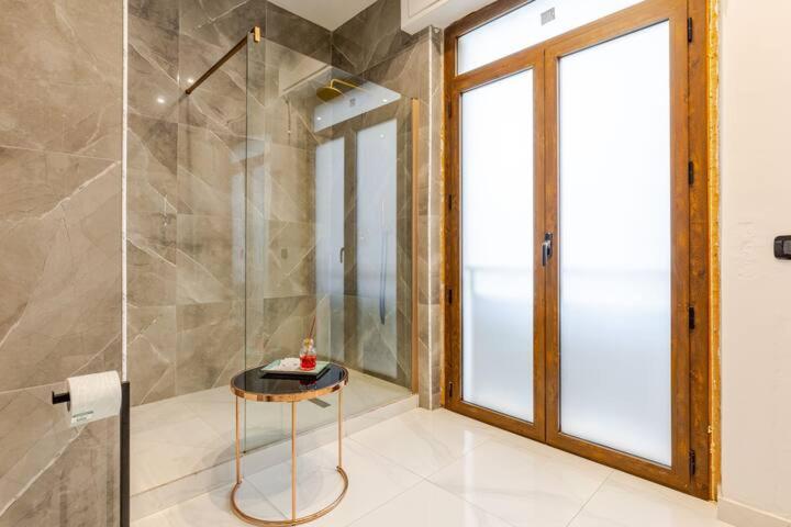 Two-Bedroom Deluxe Apartment - Photo 6