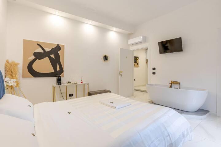 Two-Bedroom Deluxe Apartment - Photo 4