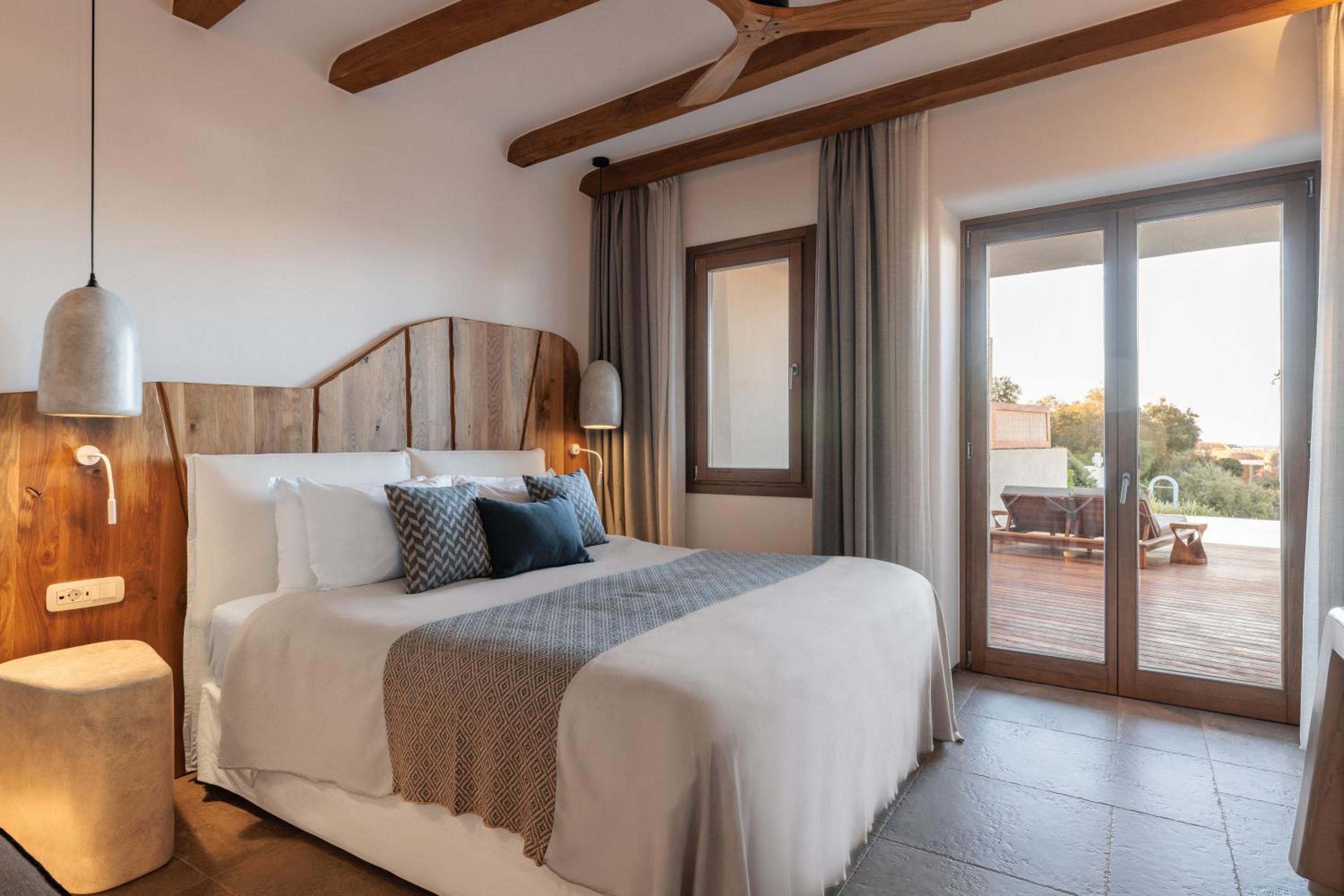 Suite with Private Pool & Sea View