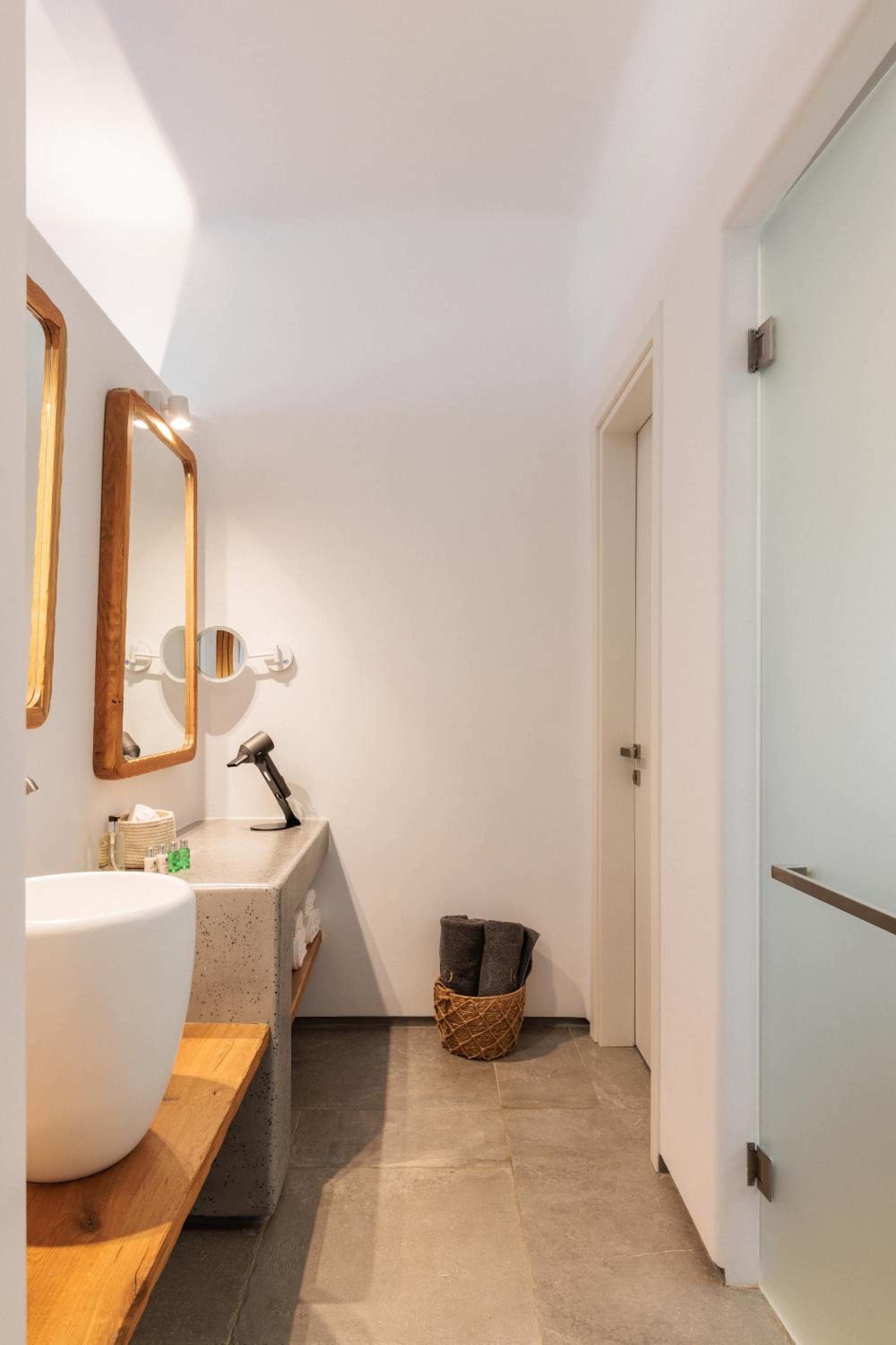 Premium Corner Suite with Private Pool & Sea View - Photo 11