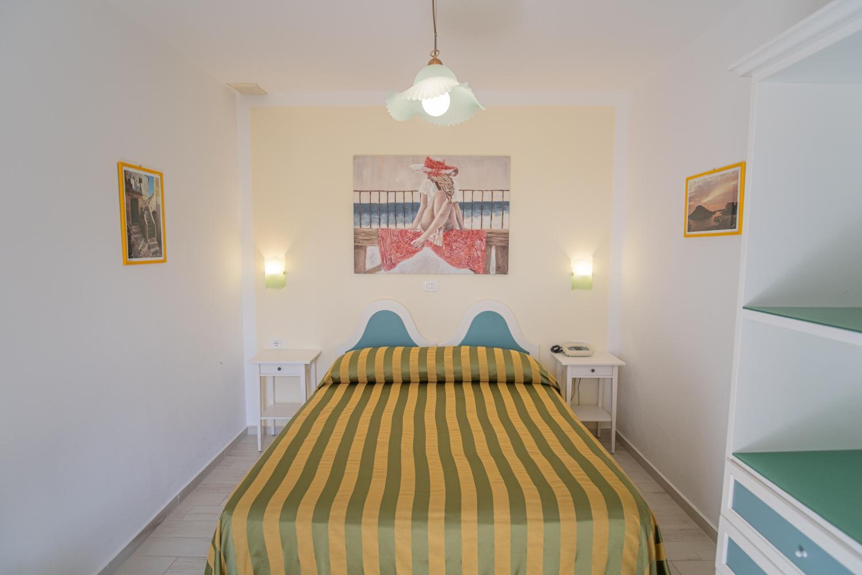 Economy Quadruple Room - Photo 2