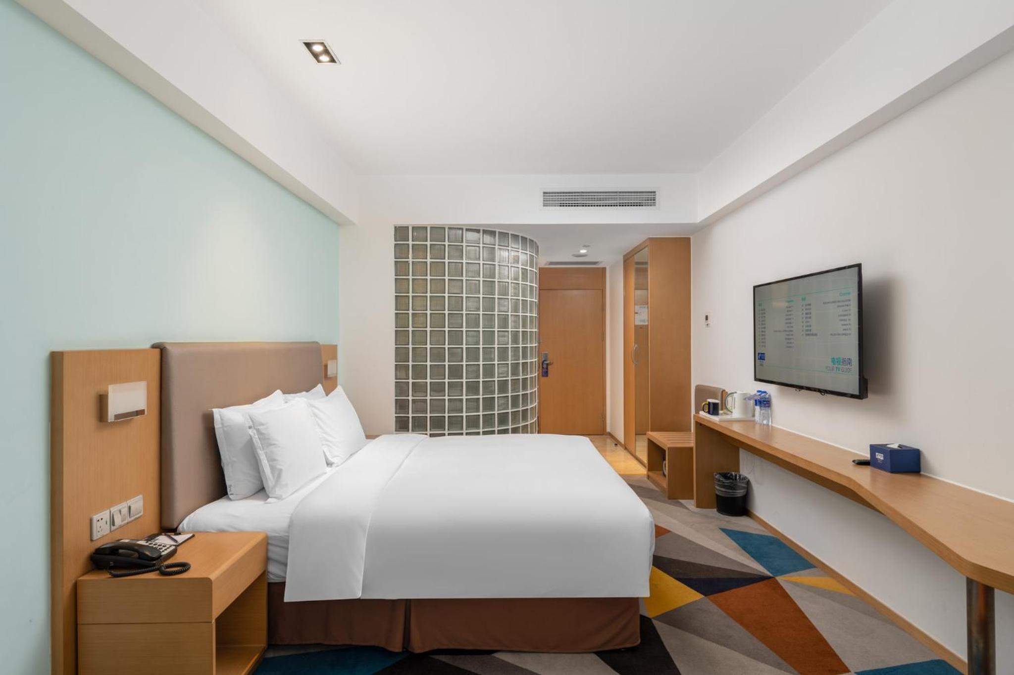 Standard King Room - Photo 3
