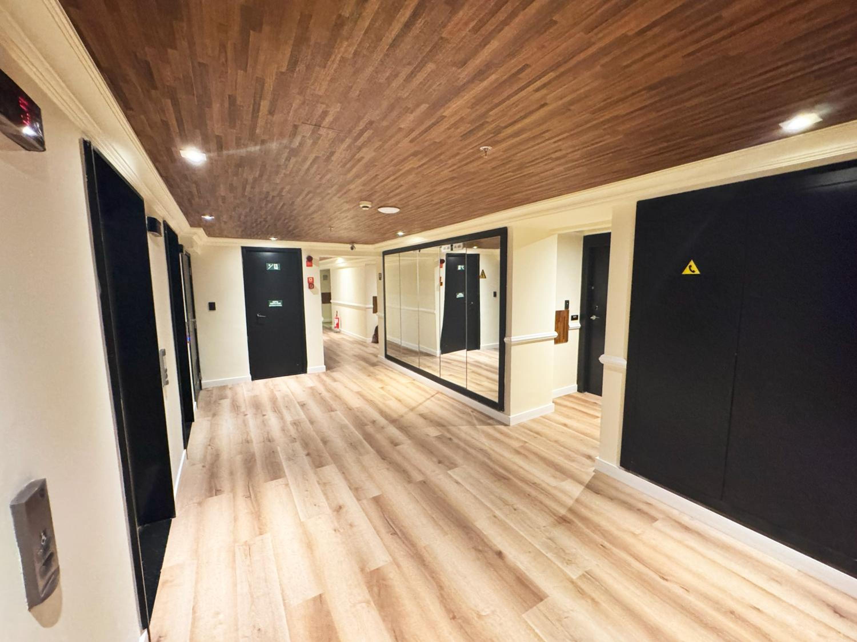 Quarto Executivo com 2 Camas de Solteiro