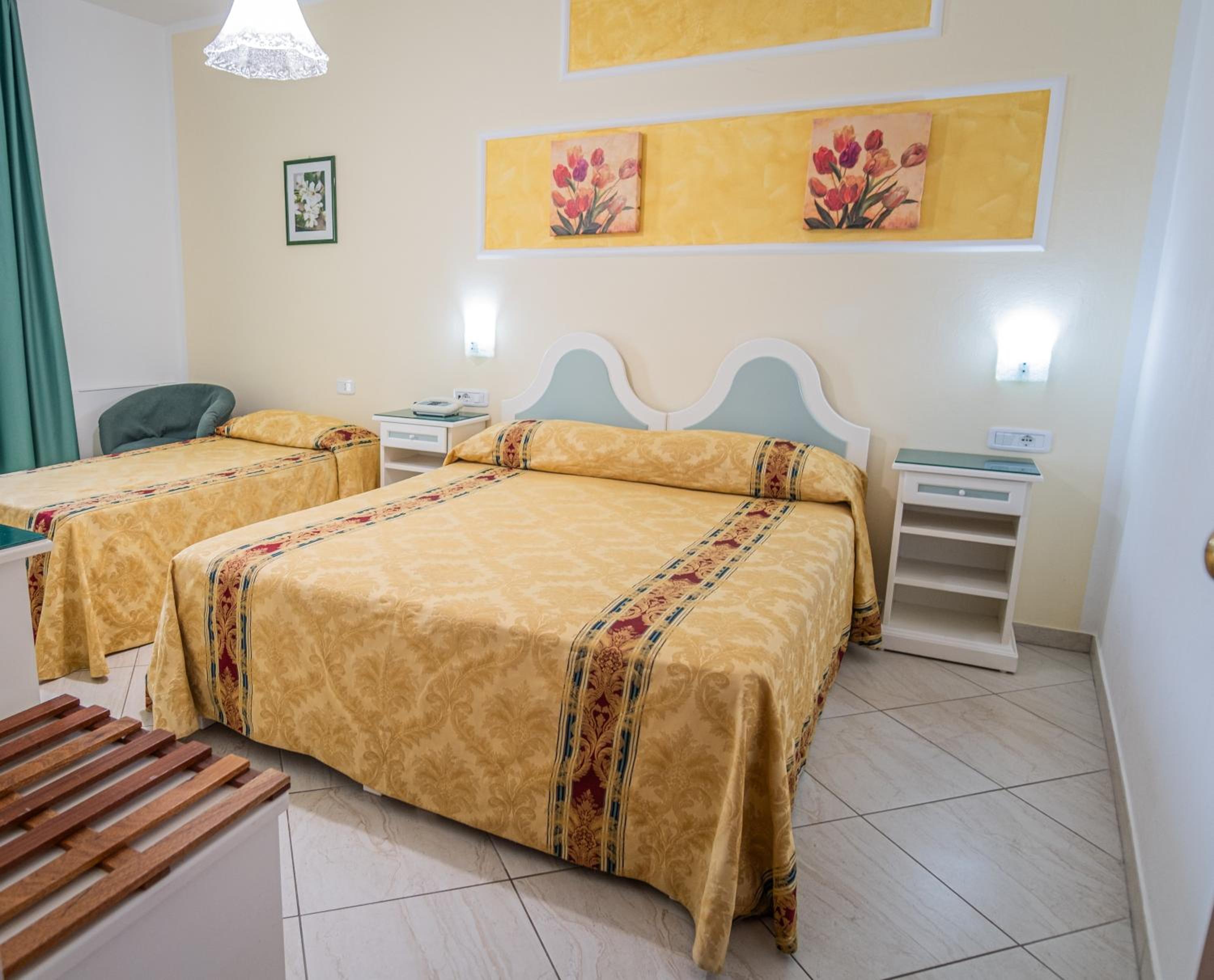 Junior Suite (3 Adults) - Photo 8