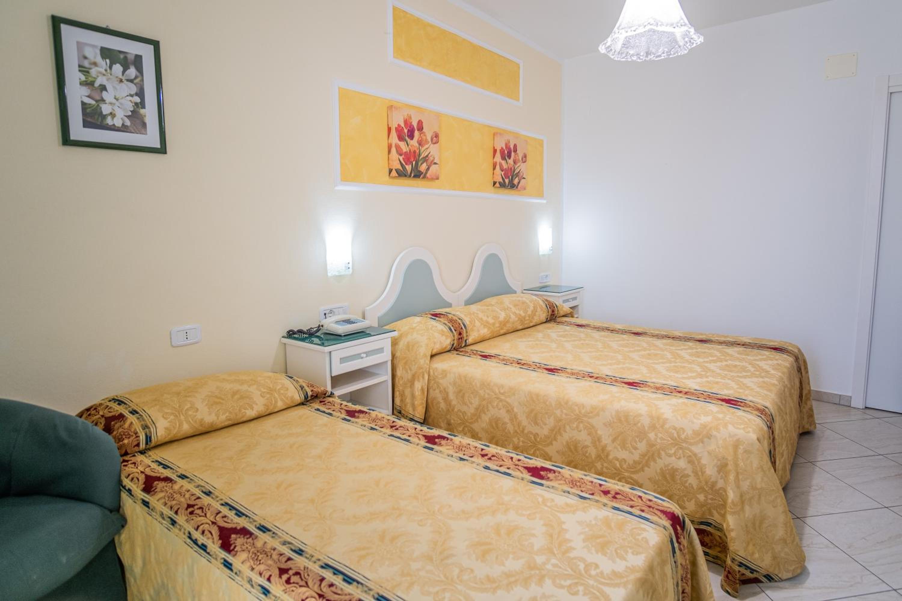 Junior Suite (3 Adults) - Photo 12