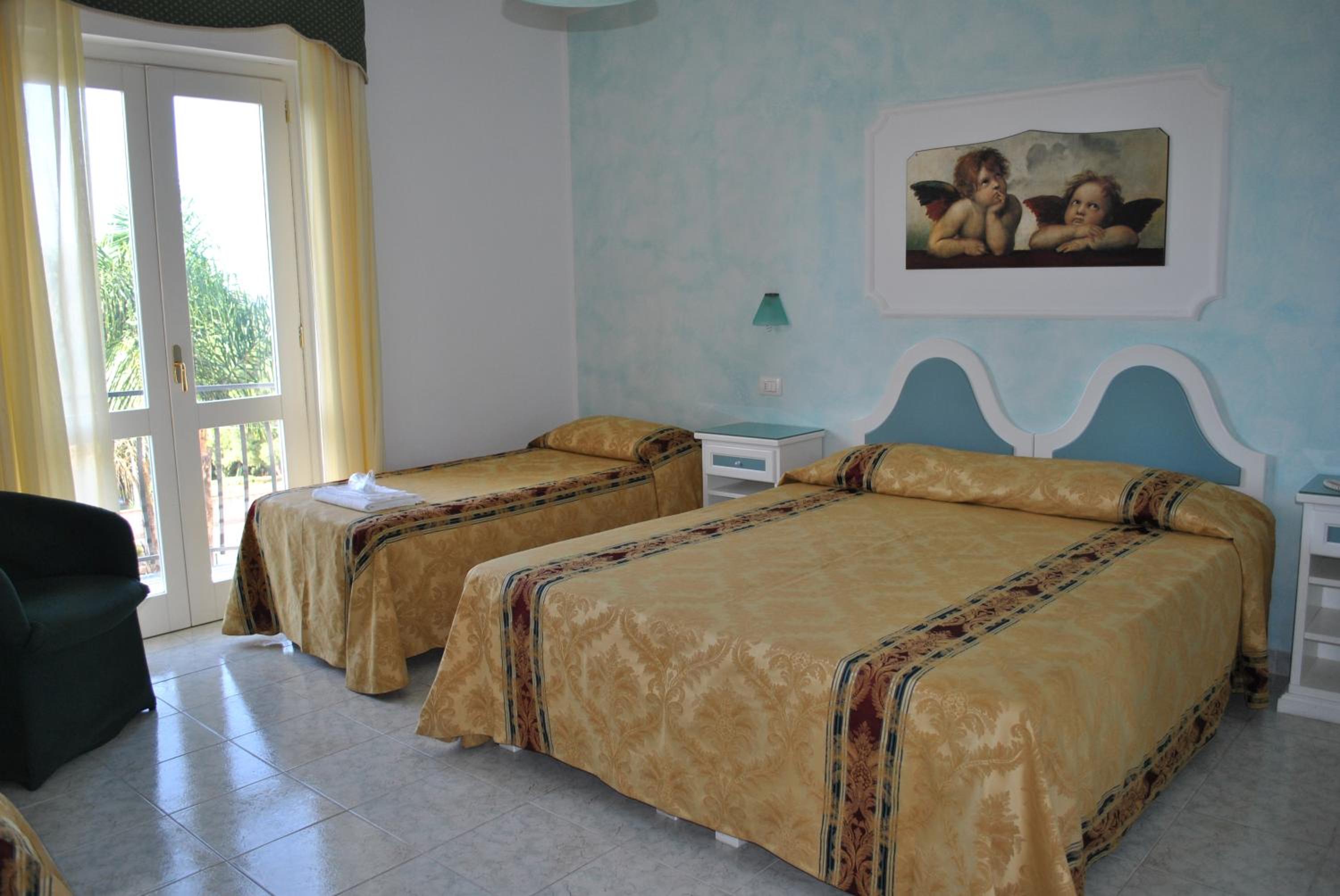 Junior Suite (4 Adults) - Photo 1